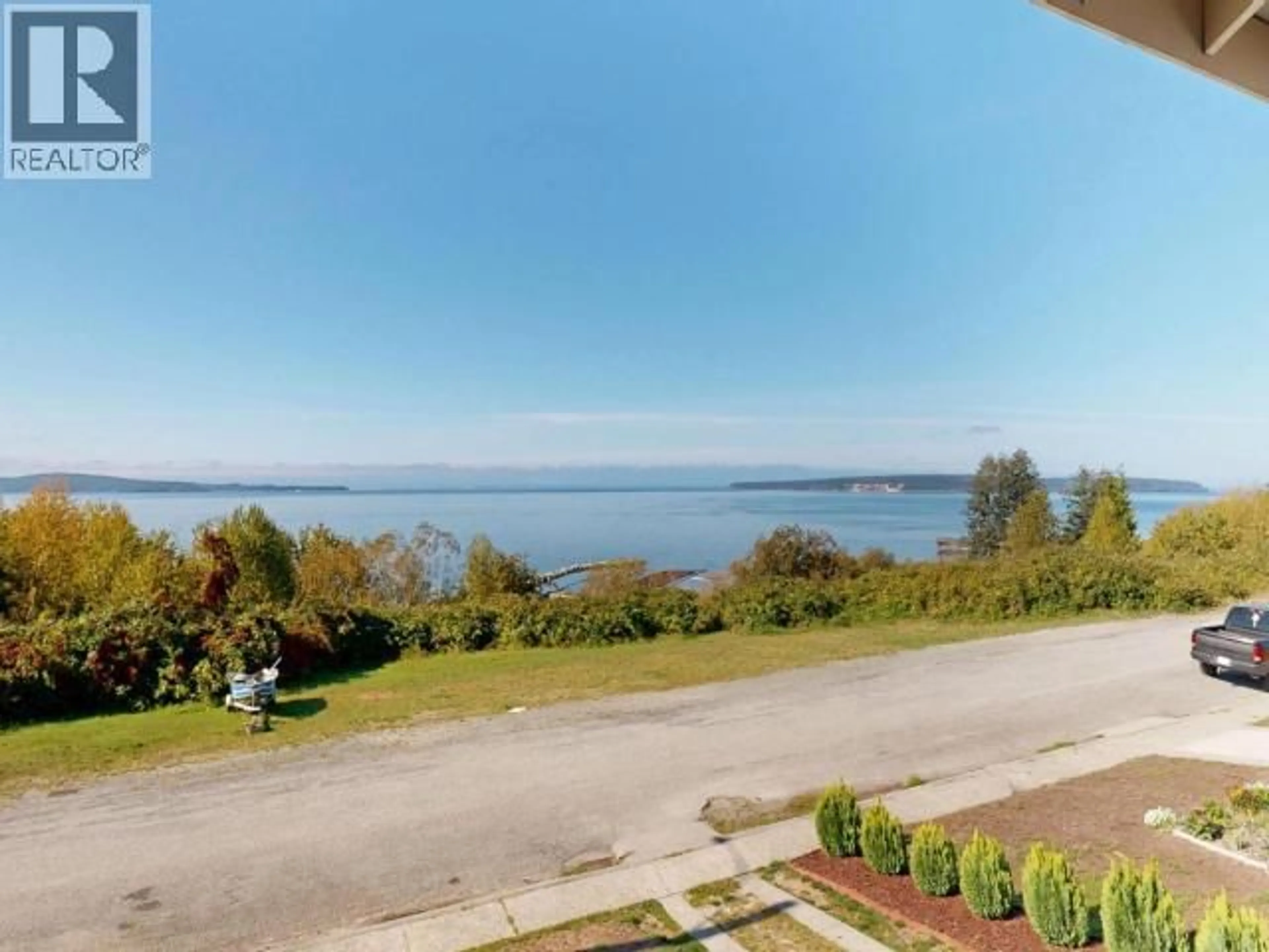 A pic from outside/outdoor area/front of a property/back of a property/a pic from drone, water/lake/river/ocean view for 5374 LARCH AVE, Powell River British Columbia V8A4M5