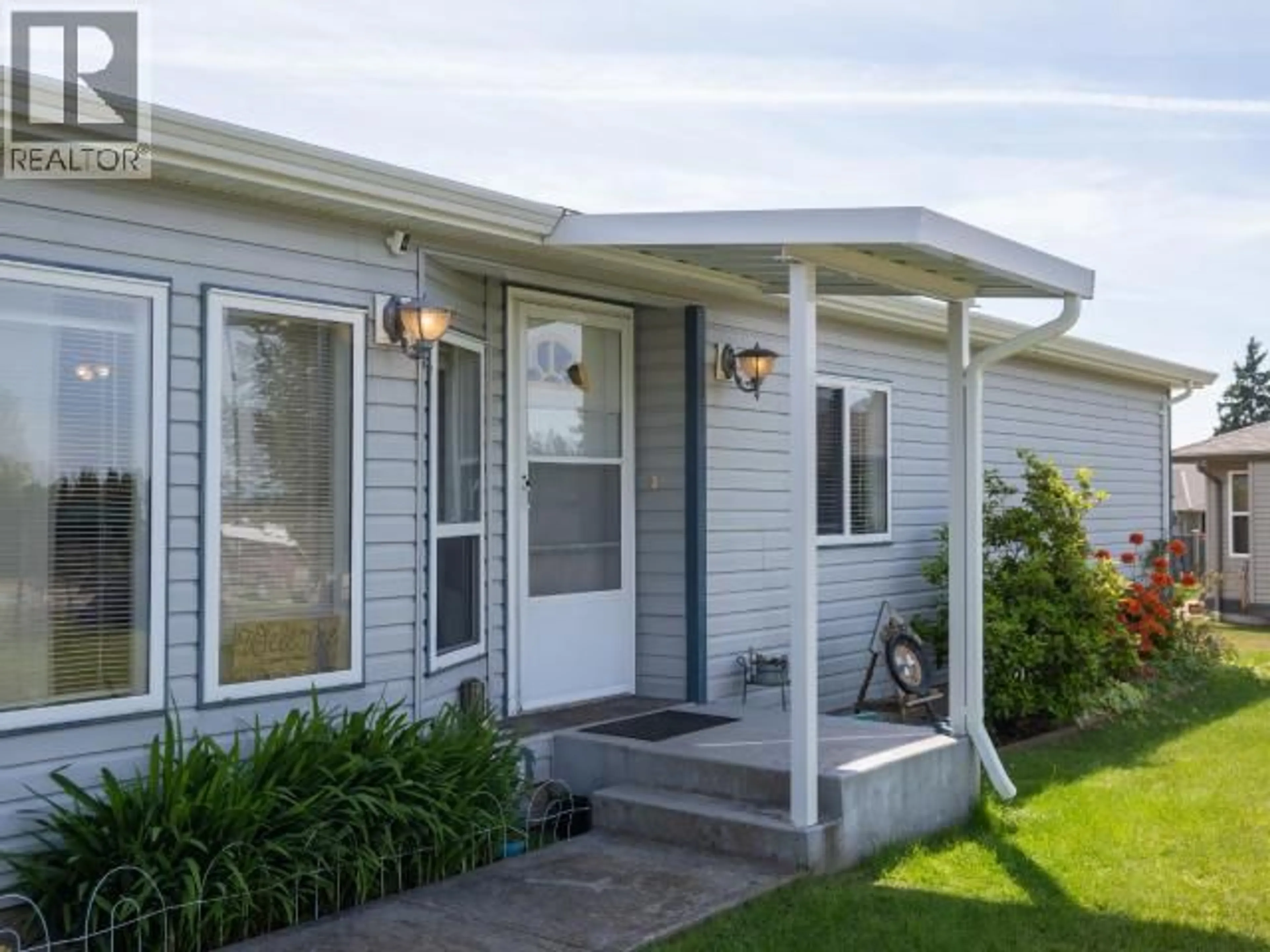 Home with vinyl exterior material, street for 7310 COLLINGWOOD WAY, Powell River British Columbia V8A5V2
