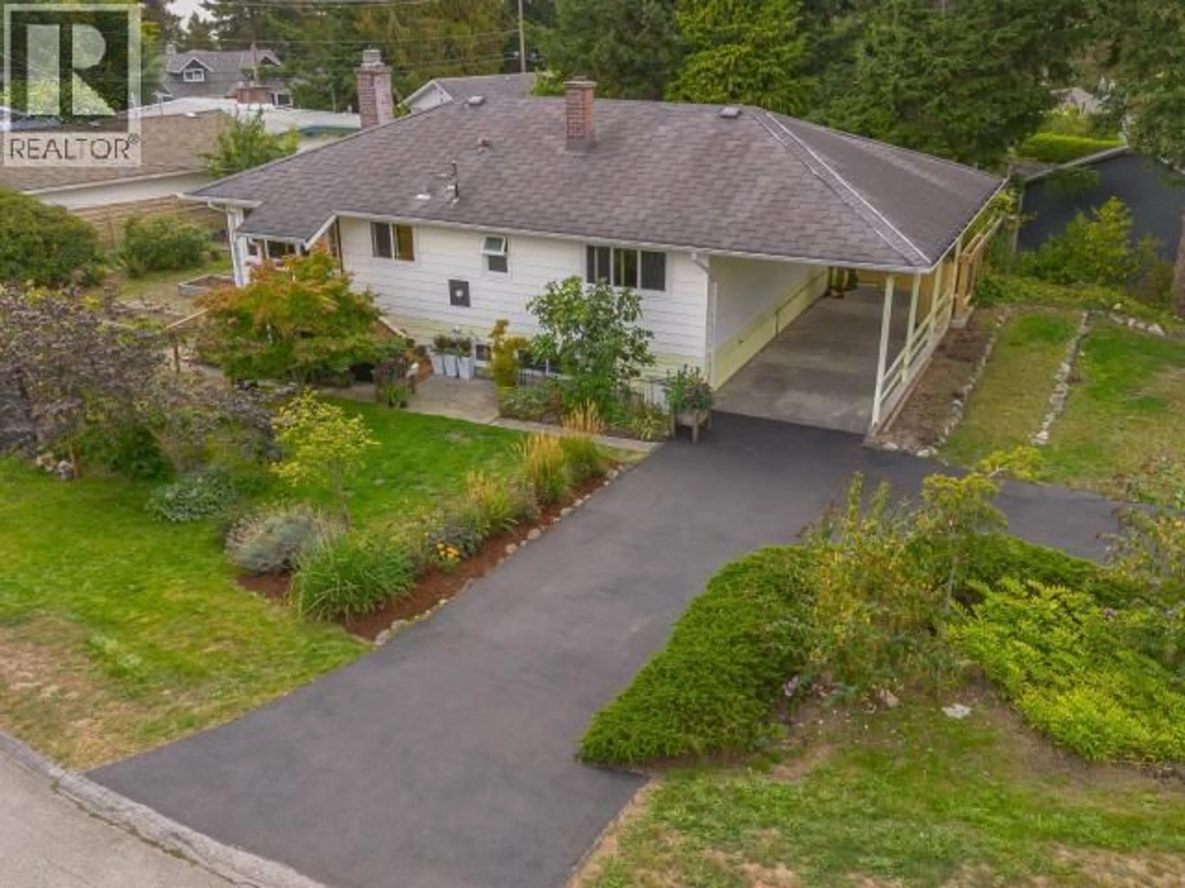 A pic from outside/outdoor area/front of a property/back of a property/a pic from drone, street for 7110 TAHSIS STREET, Powell River British Columbia V8A1G5