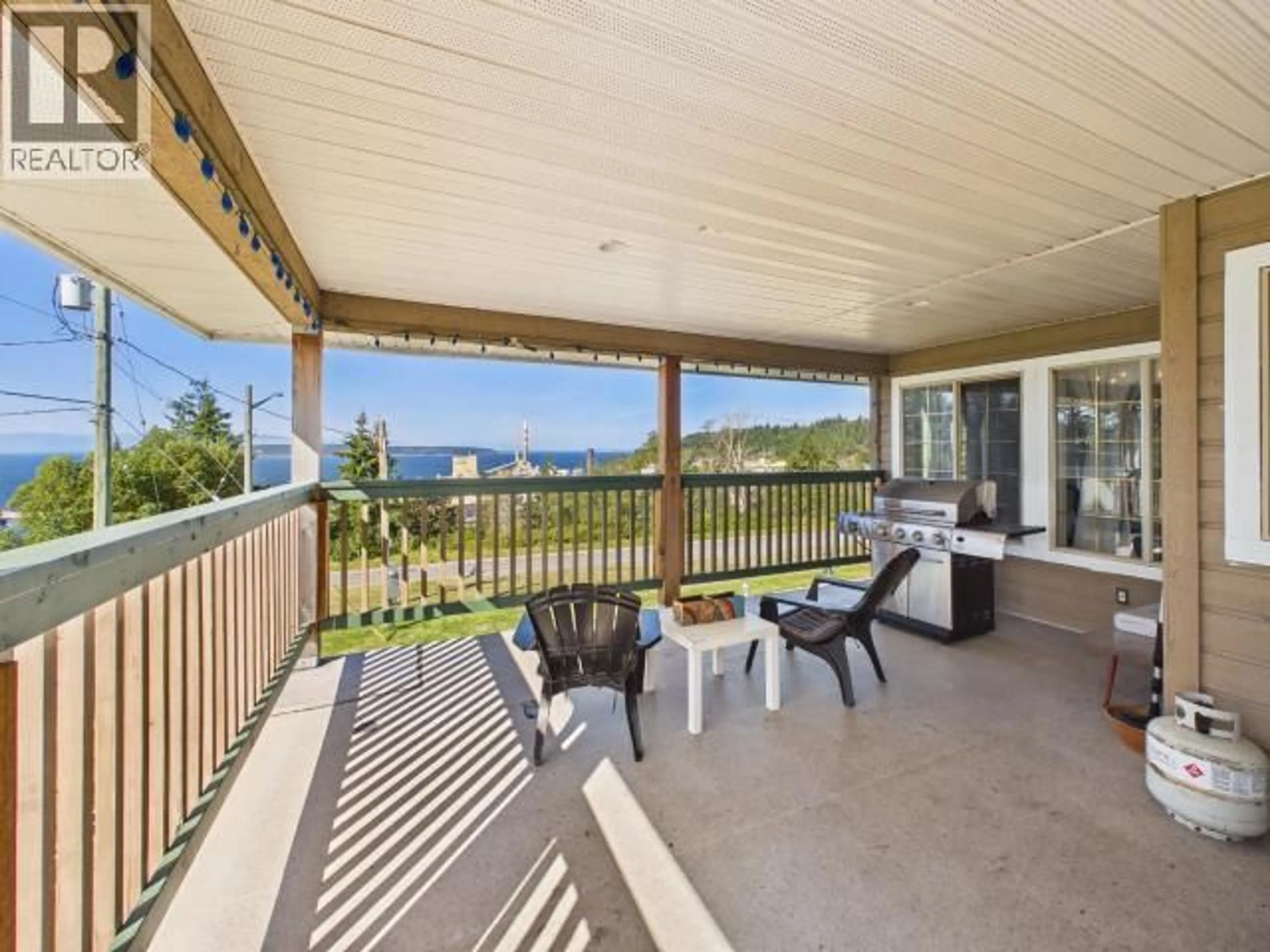 Patio, water/lake/river/ocean view for 5726 MARINE AVE, Powell River British Columbia V8A2M4