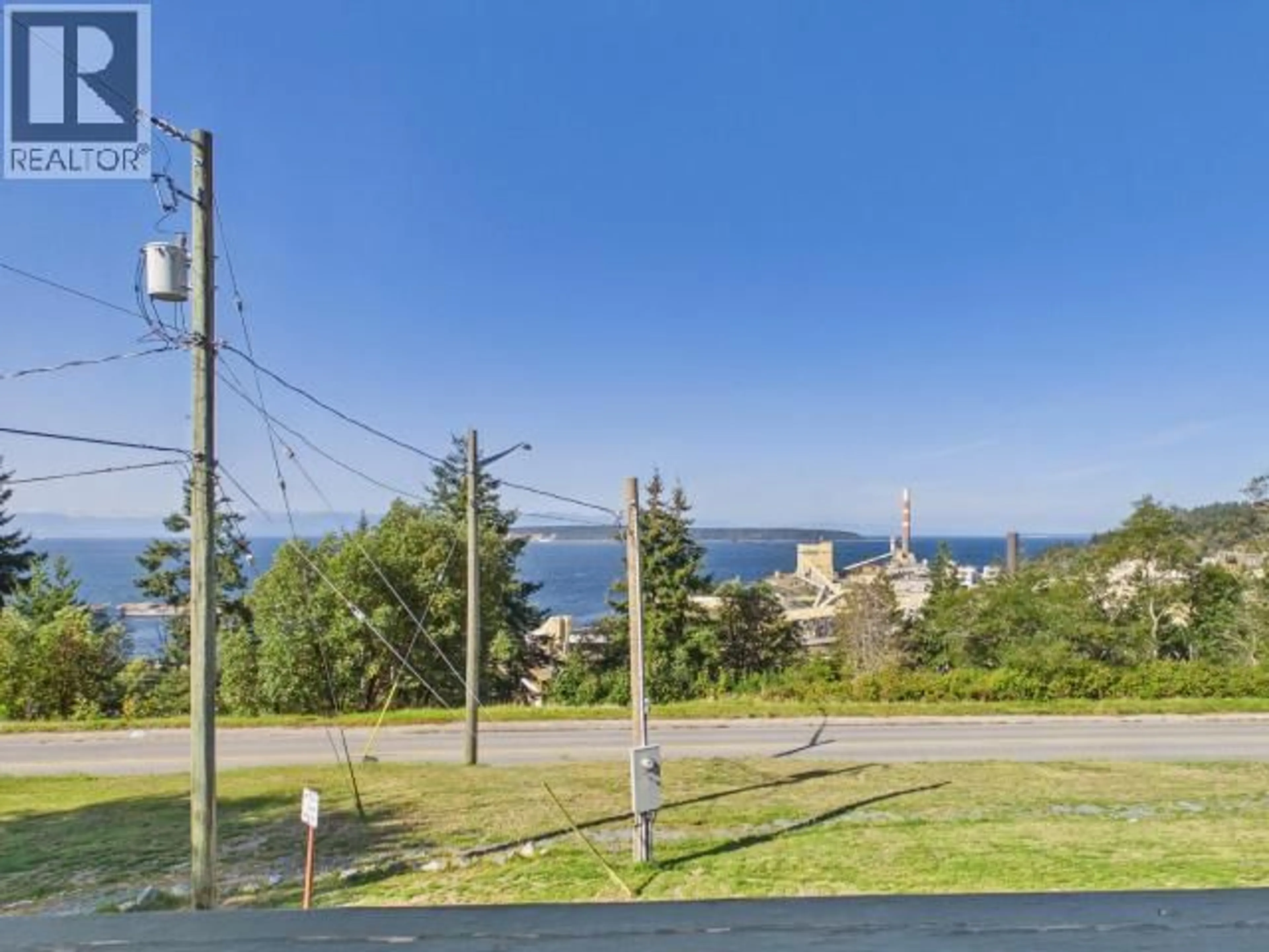 A pic from outside/outdoor area/front of a property/back of a property/a pic from drone, water/lake/river/ocean view for 5726 MARINE AVE, Powell River British Columbia V8A2M4