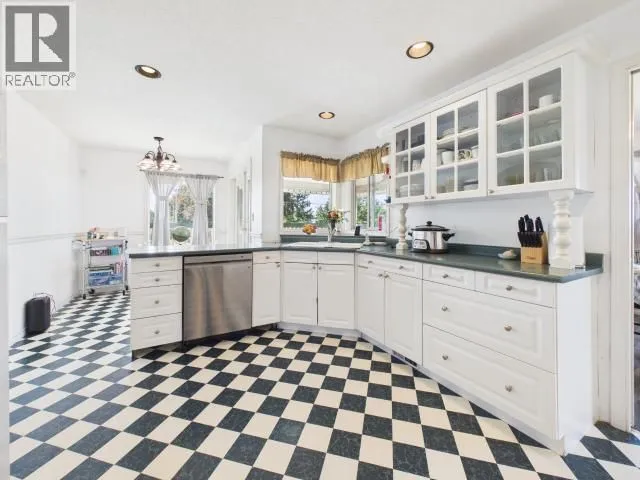 5726 MARINE AVE, Powell River 5