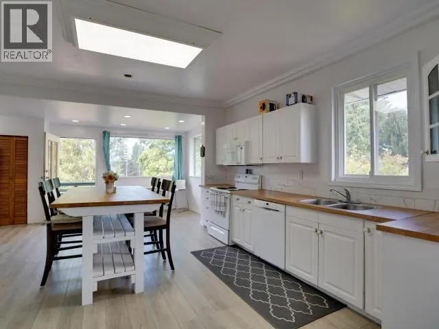 4279 JOYCE AVE, Powell River 3