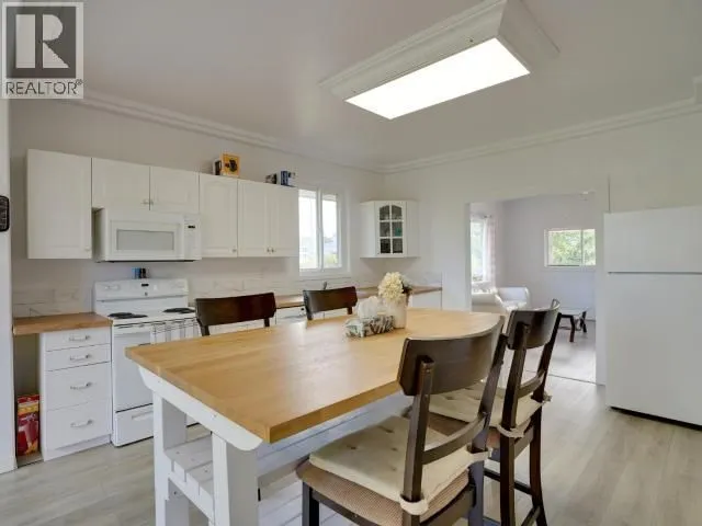 4279 JOYCE AVE, Powell River 4