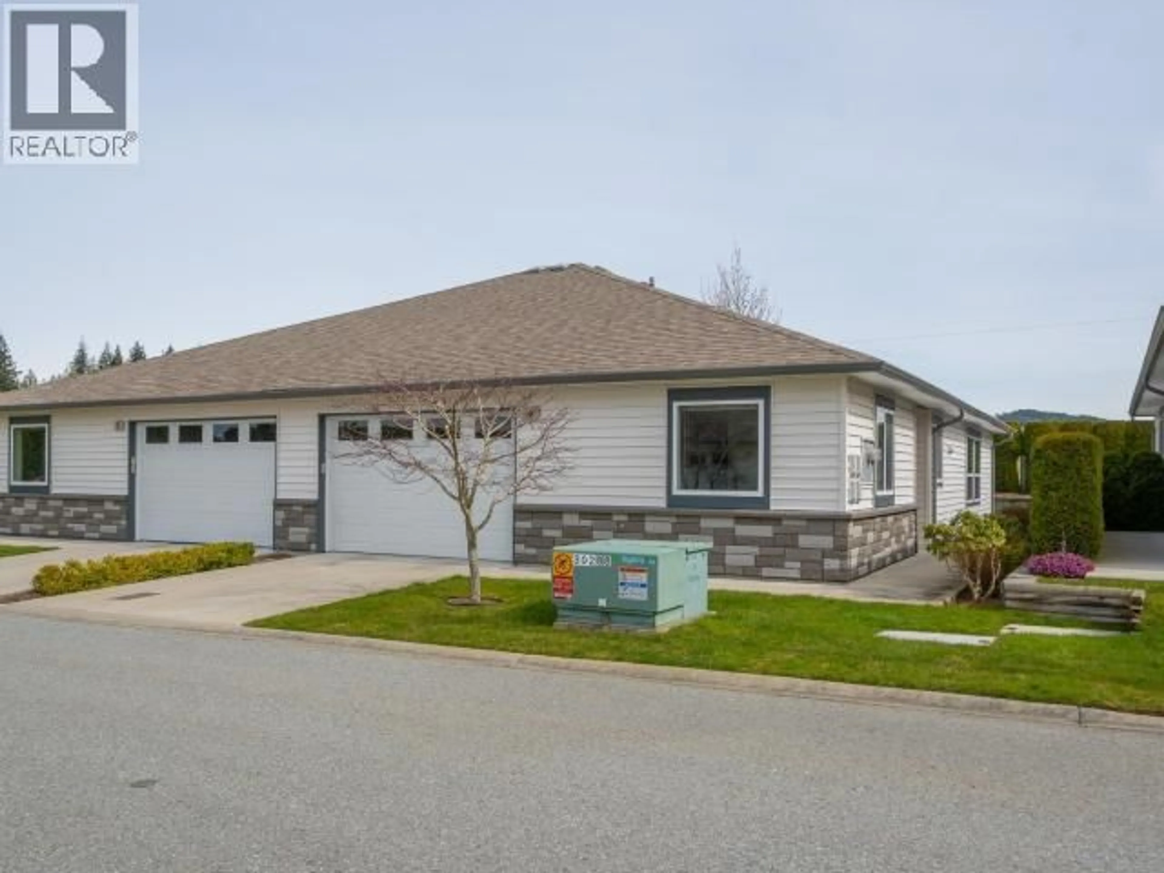Home with vinyl exterior material, street for 4415 - 4 MANSON AVE, Powell River British Columbia V8A0A5