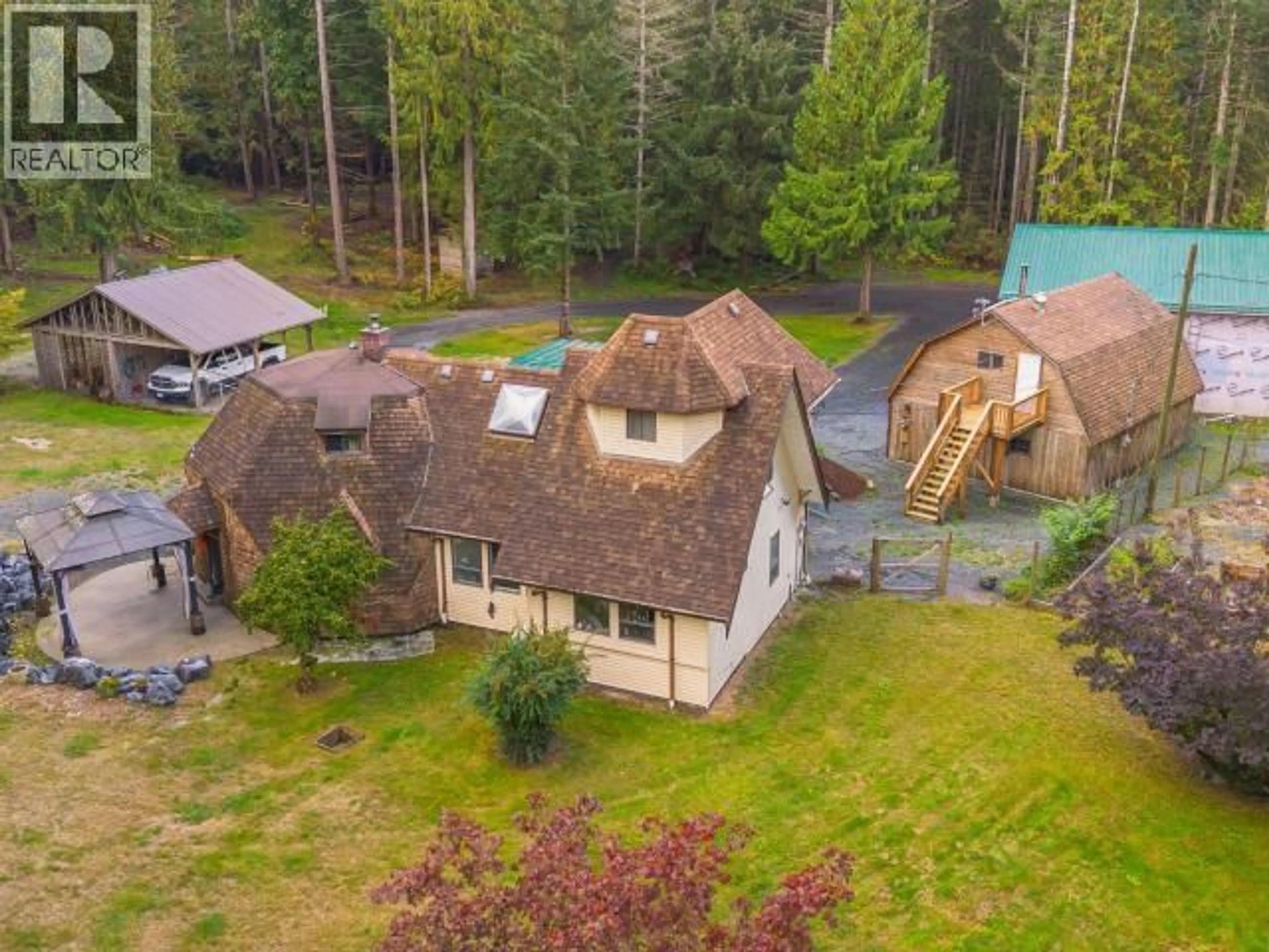 A pic from outside/outdoor area/front of a property/back of a property/a pic from drone, unknown for 8089 DAISY ROAD, Powell River British Columbia V8A0S7