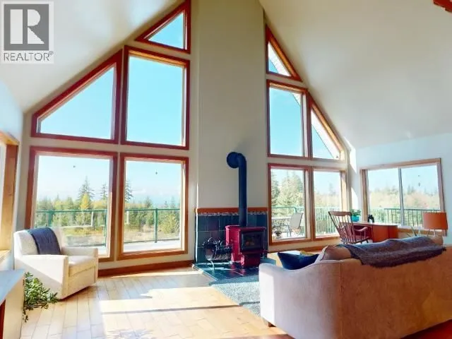 6268 SHELTER POINT ROAD, Texada Island 3