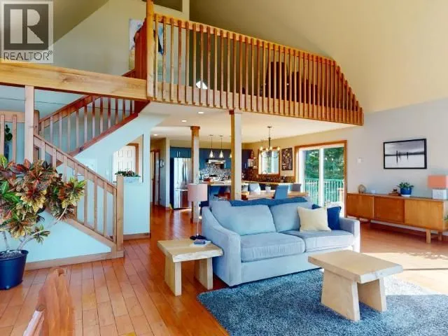 6268 SHELTER POINT ROAD, Texada Island 4