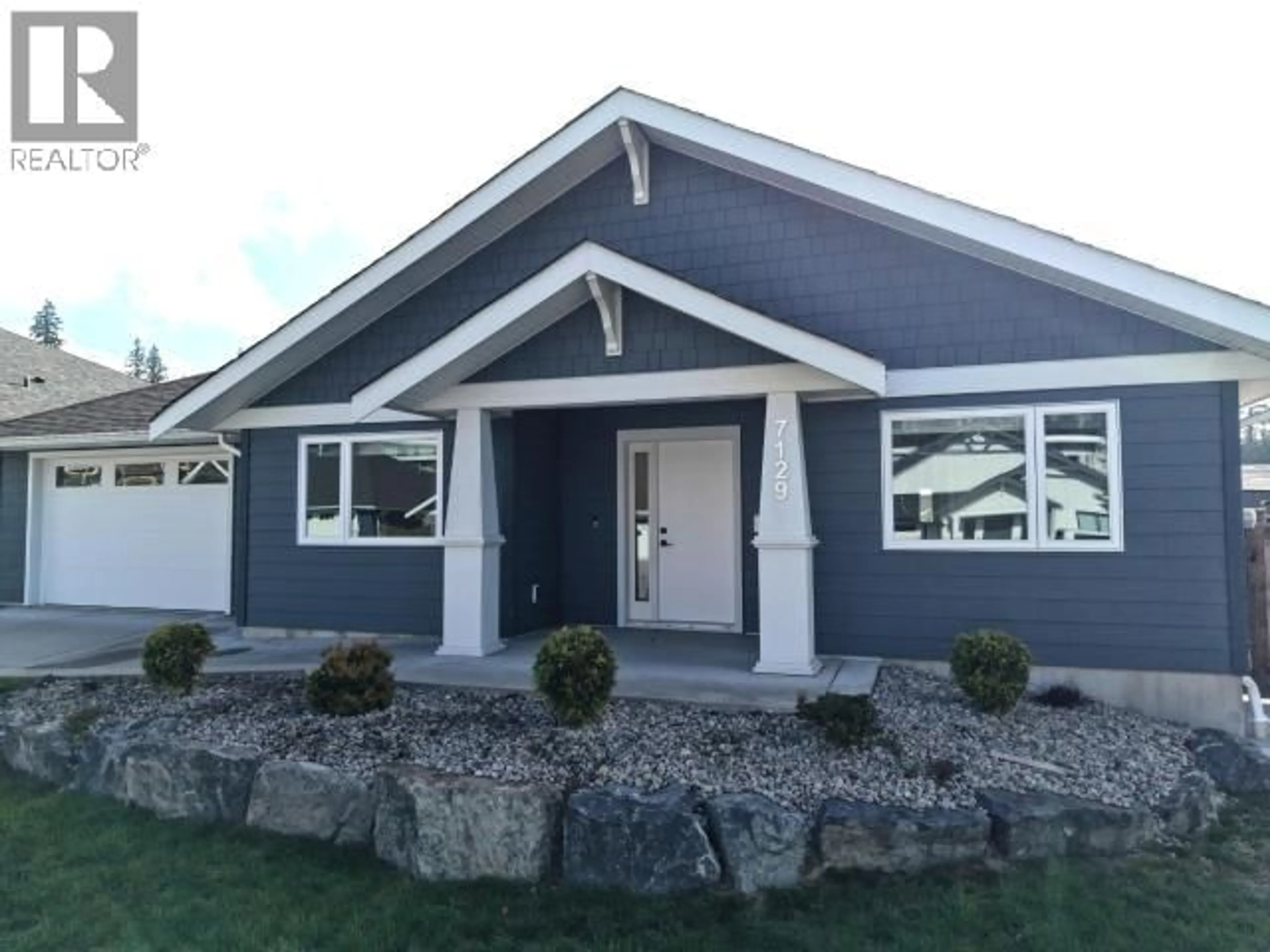 Home with vinyl exterior material, building for 7129 EDGEHILL CRESCENT, Powell River British Columbia V8A0A1