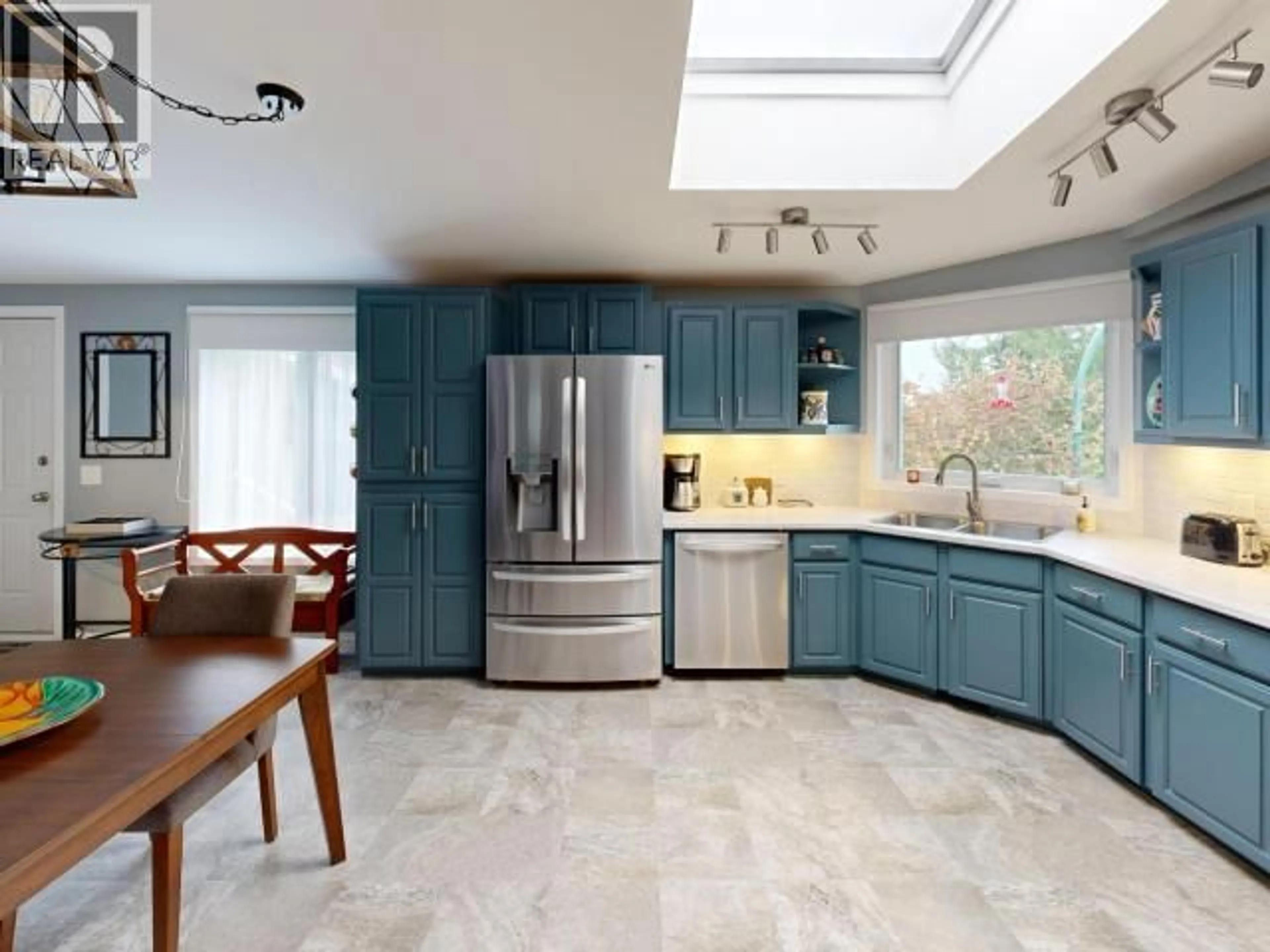 Contemporary kitchen, ceramic/tile floor for 5 - 8442 SPRINGBROOK ROAD, Powell River British Columbia V8A0S3