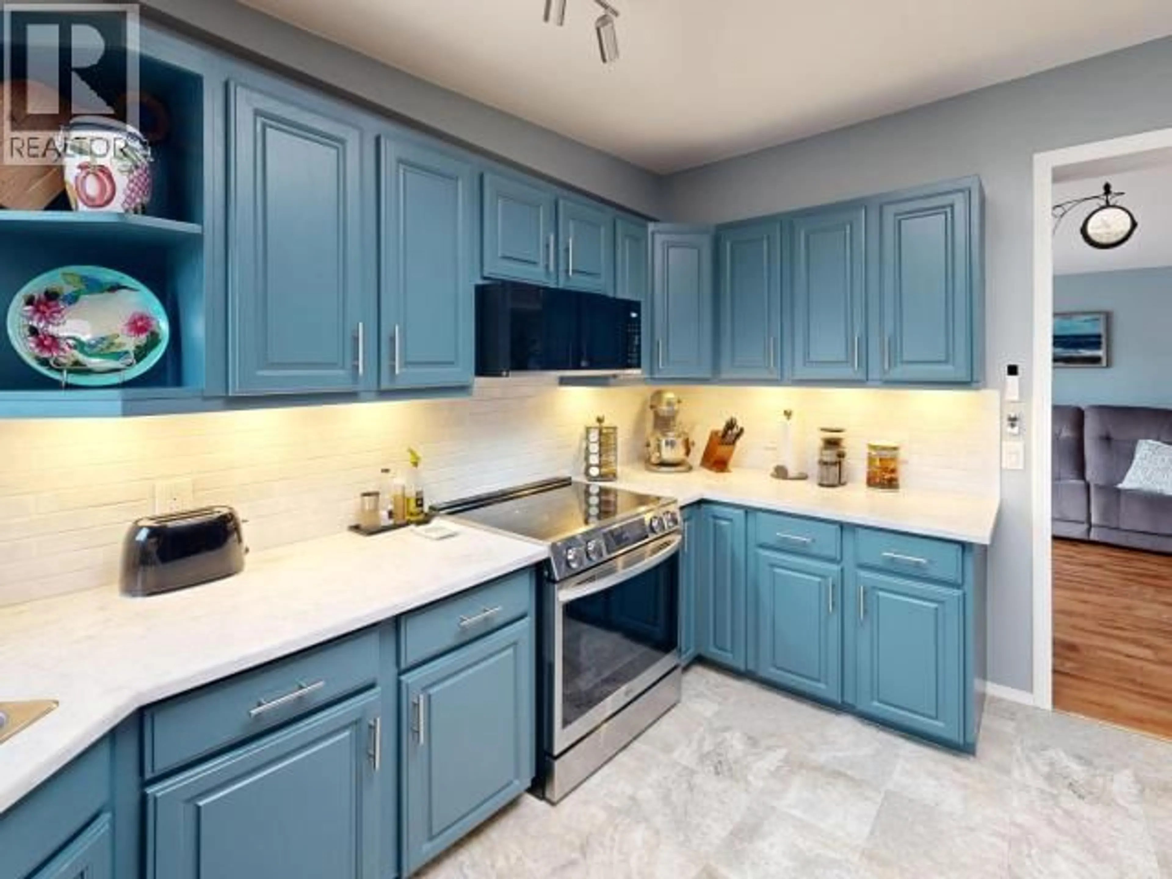 Contemporary kitchen, ceramic/tile floor for 5 - 8442 SPRINGBROOK ROAD, Powell River British Columbia V8A0S3