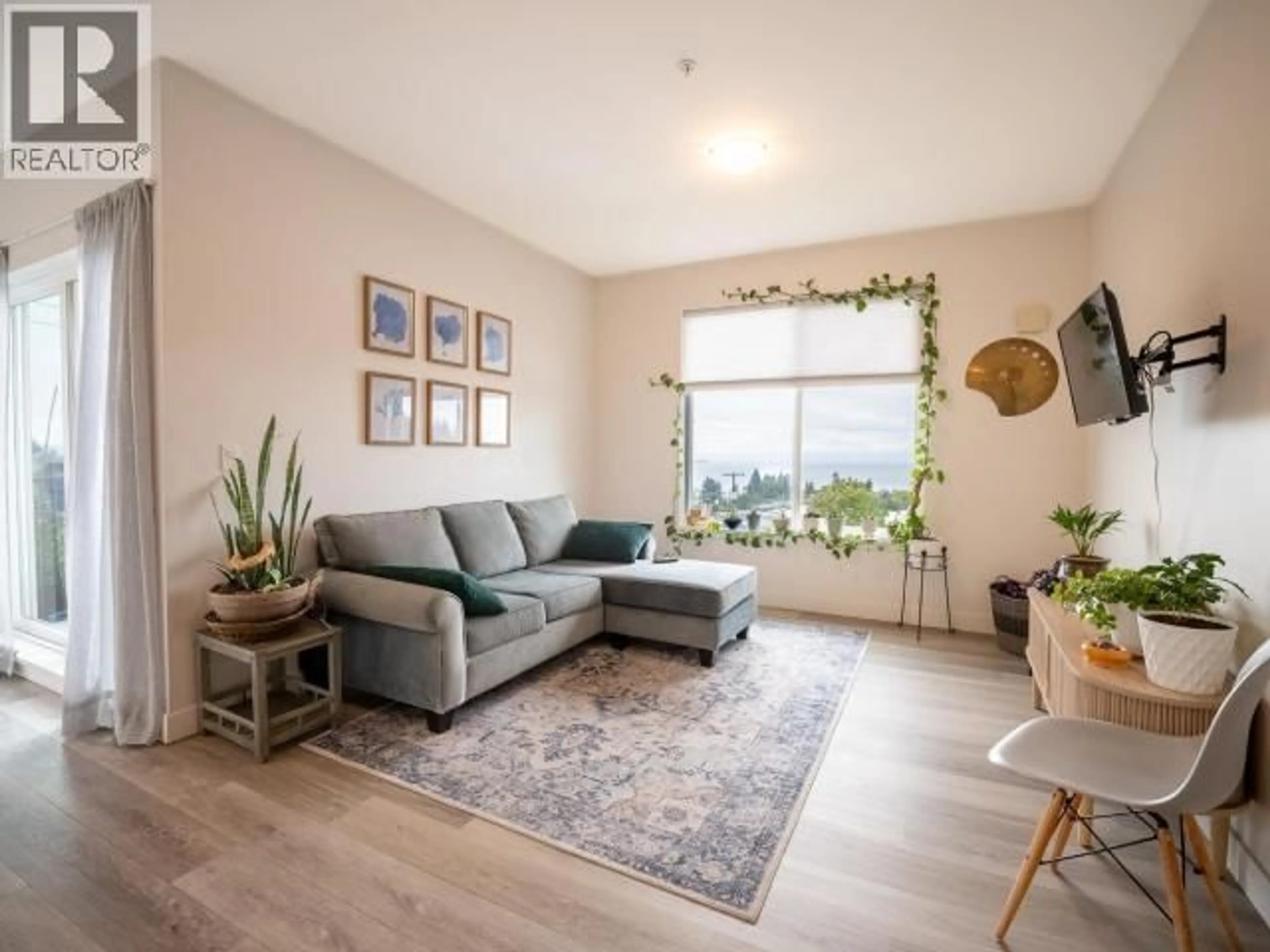 Living room with furniture, unknown for 7175 - 401 DUNCAN STREET, Powell River British Columbia V8A1W3