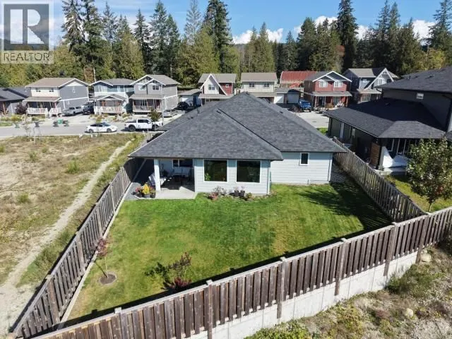 7295 EDGEHILL CRESCENT, Powell River 2