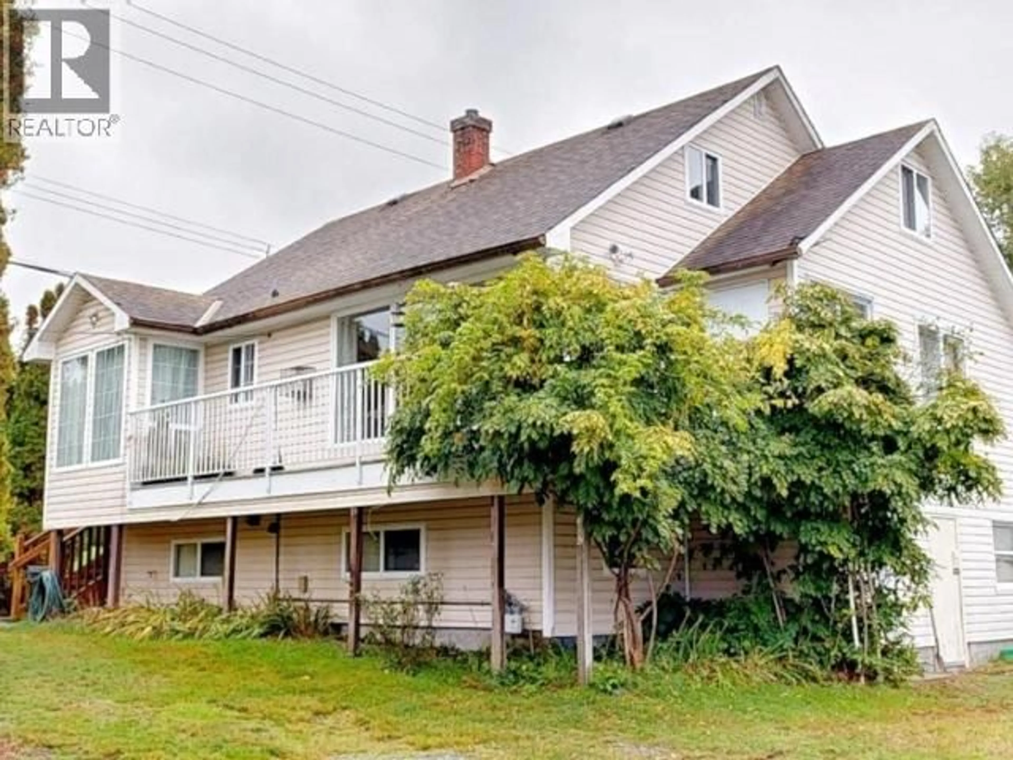 A pic from outside/outdoor area/front of a property/back of a property/a pic from drone, building for 6992 KAMLOOPS STREET, Powell River British Columbia V8A1M4