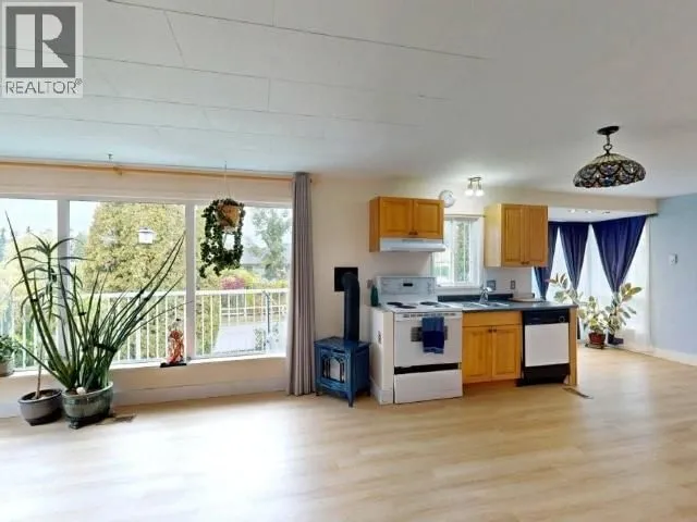 6992 KAMLOOPS STREET, Powell River 5