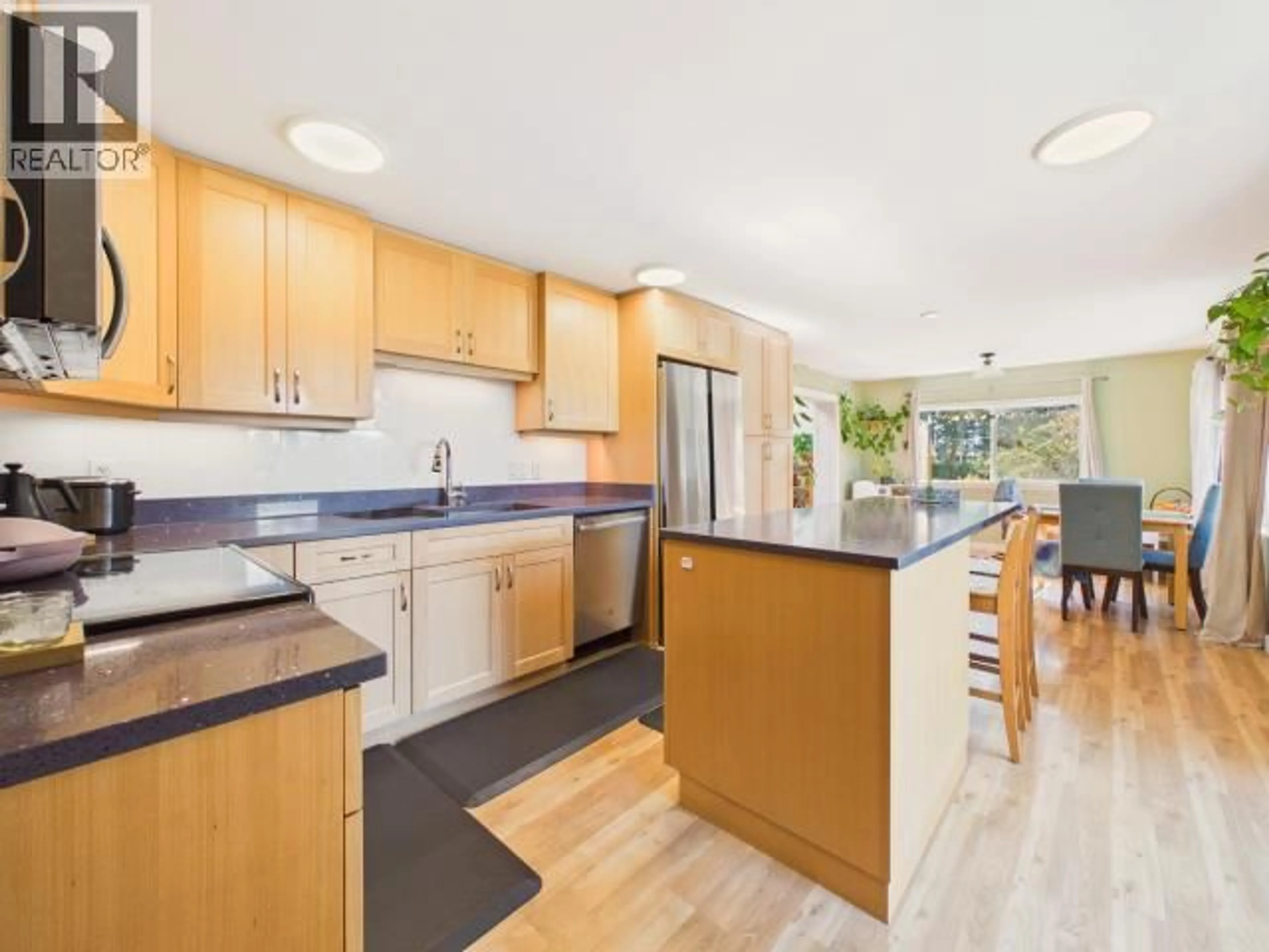 Open concept kitchen, unknown for 8612 MYRTLE POINT ROAD, Powell River British Columbia V8A0H2