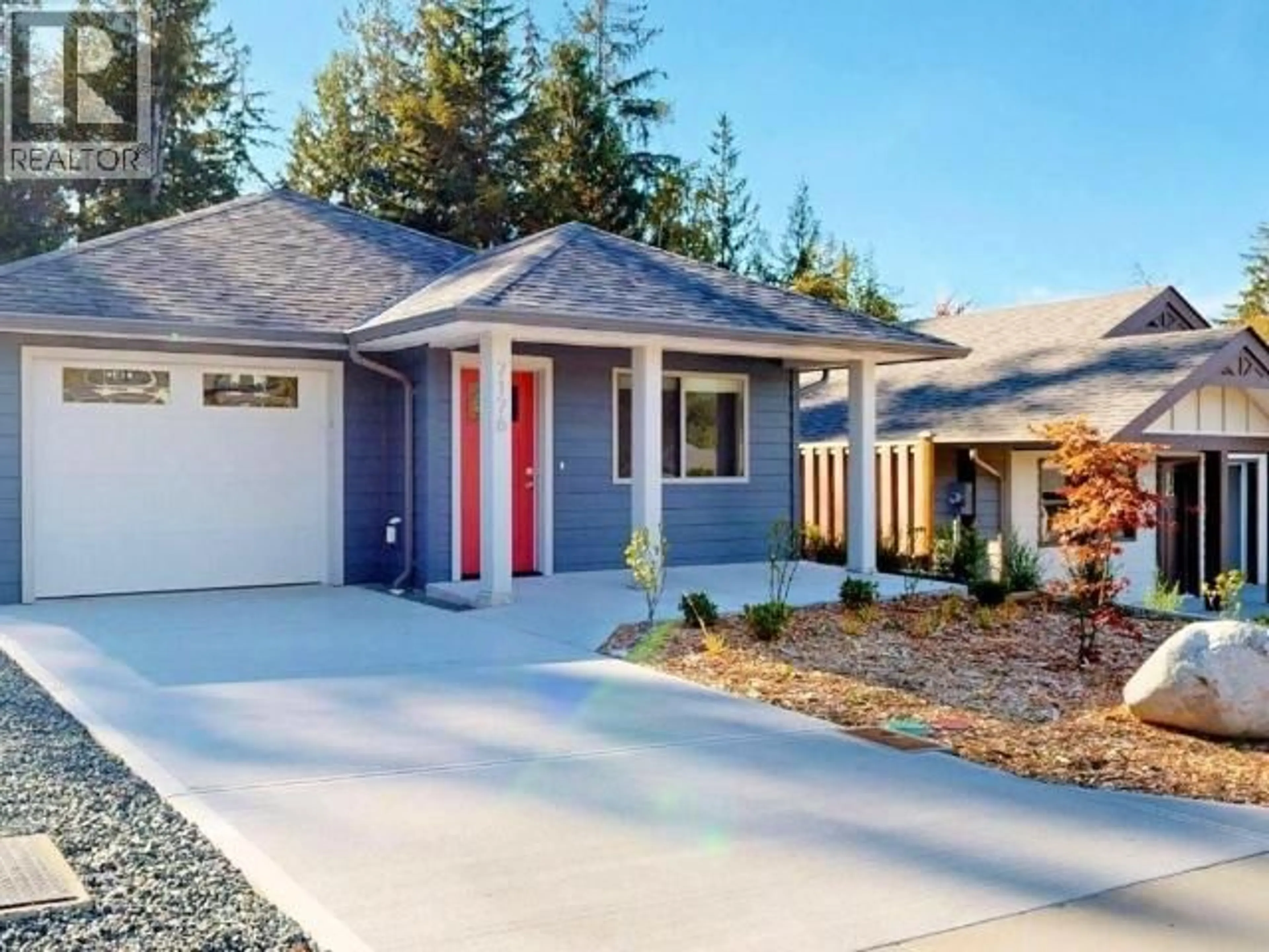 Home with vinyl exterior material, street for 7176 EDGEHILL CRESCENT, Powell River British Columbia V8A0V8
