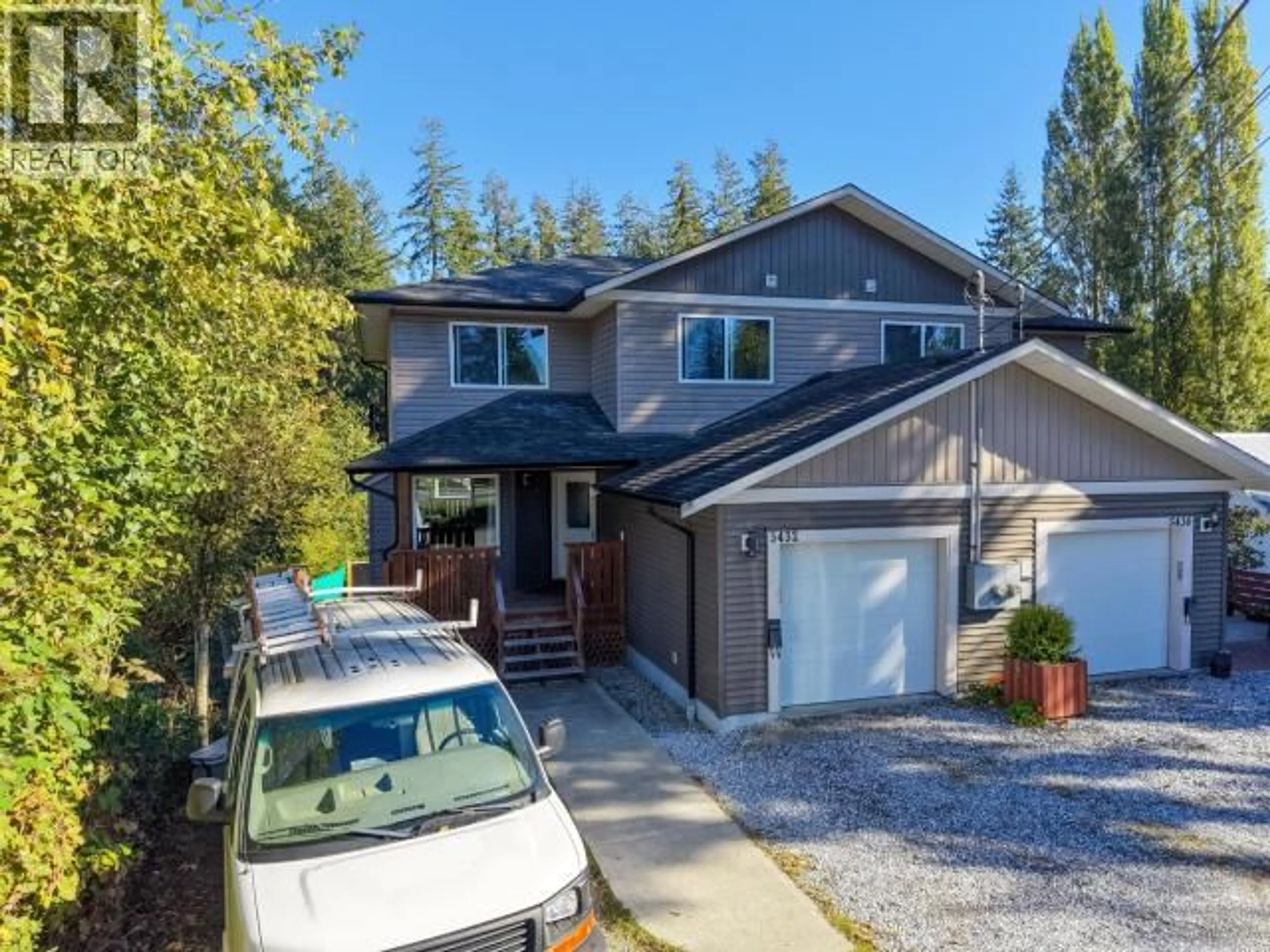 A pic from outside/outdoor area/front of a property/back of a property/a pic from drone, street for 5432 MANSON AVE, Powell River British Columbia V8A3P9