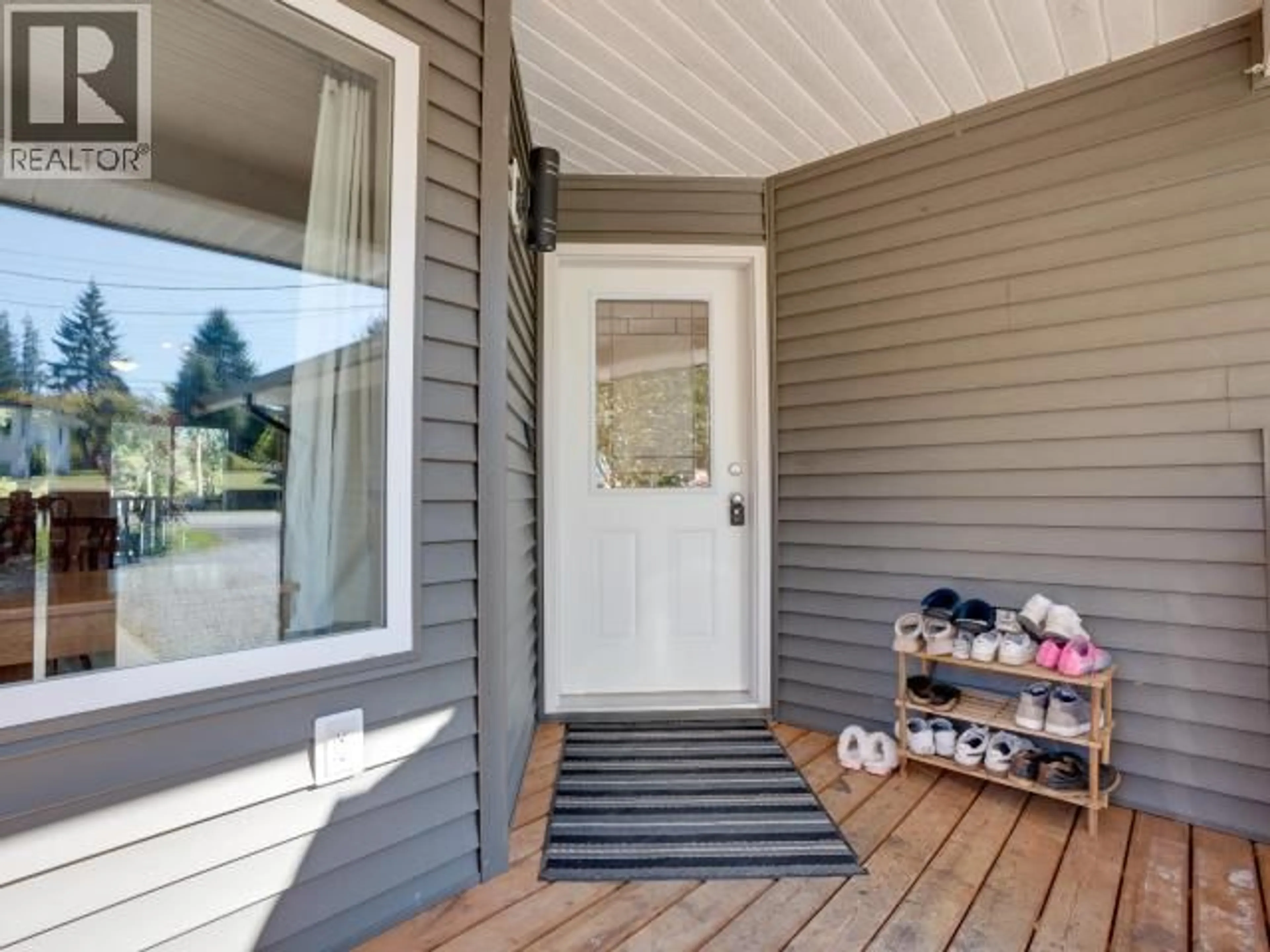 Indoor entryway for 5432 MANSON AVE, Powell River British Columbia V8A3P9