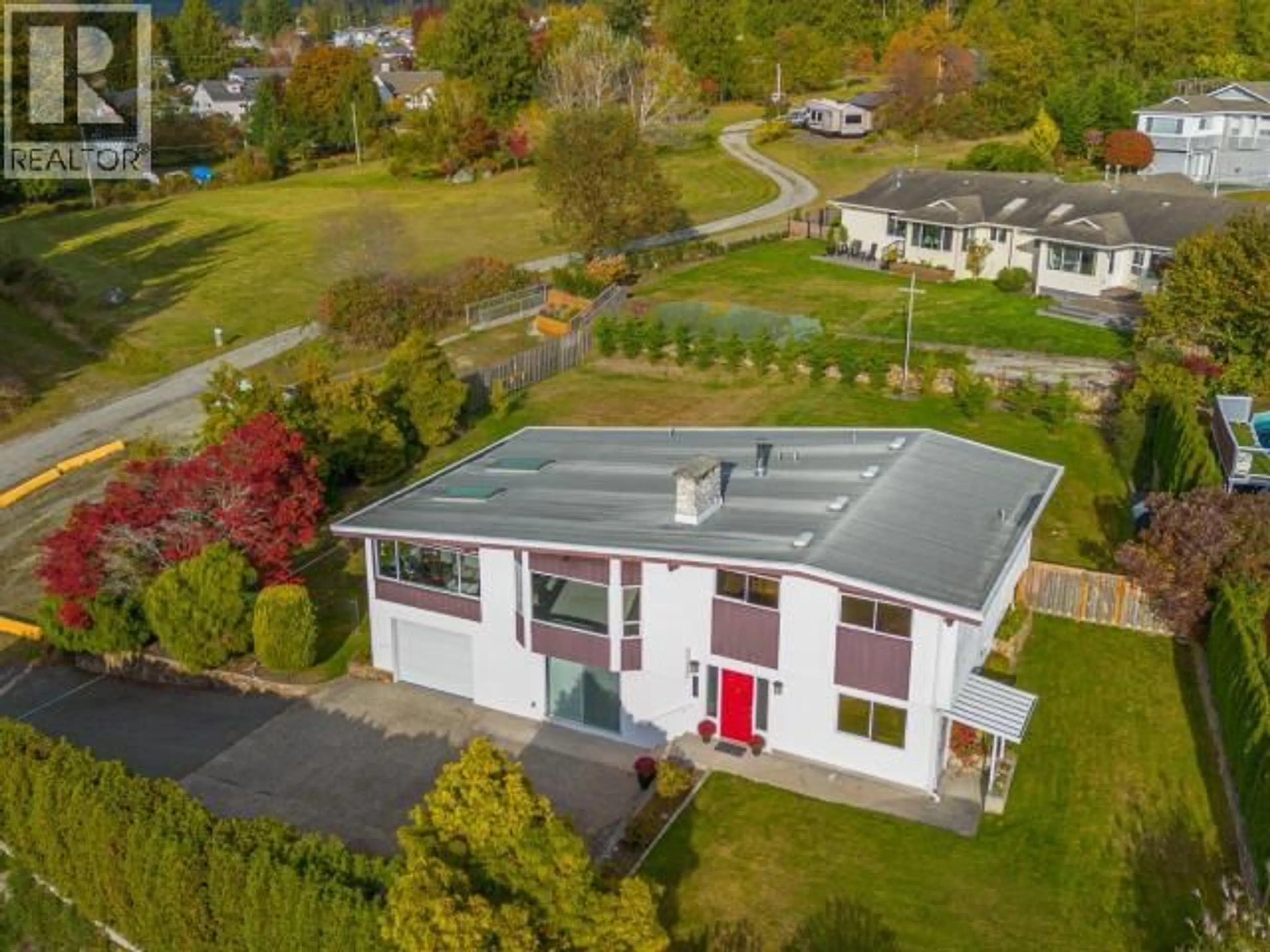 A pic from outside/outdoor area/front of a property/back of a property/a pic from drone, unknown for 4064 WESTVIEW AVE, Powell River British Columbia V8A3H6