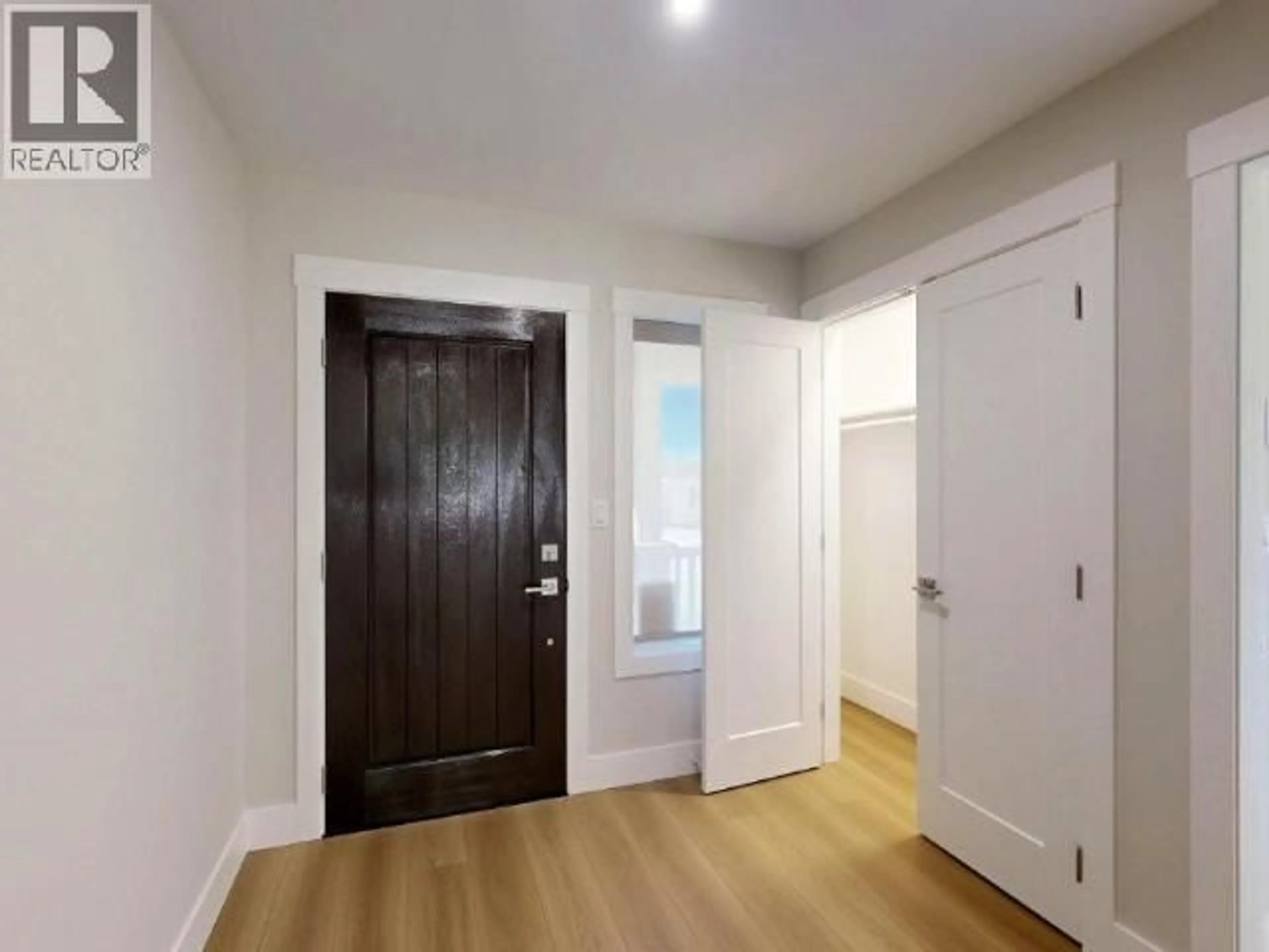 Indoor entryway for 4120 BEAUSEJOUR AVENUE, Powell River British Columbia V8A0A8