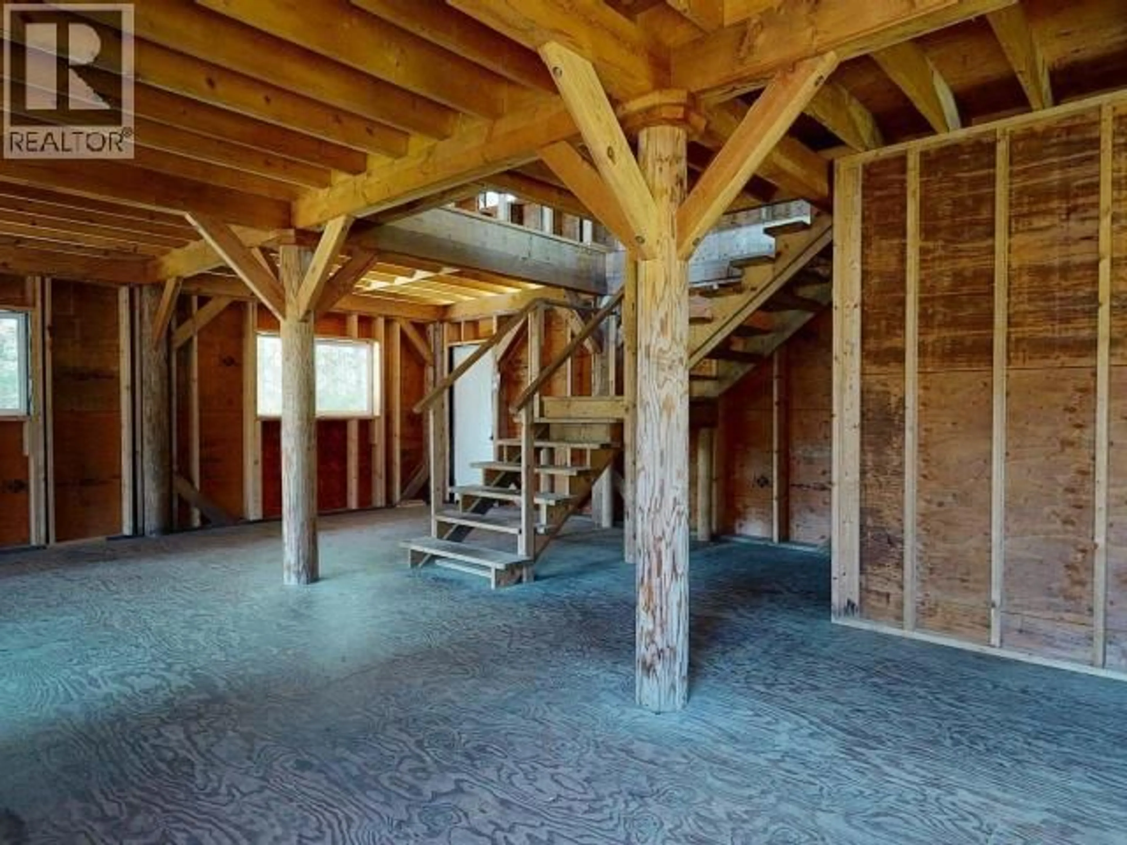 Indoor foyer for 6929 SIENNA ROAD, Texada Island British Columbia V0N1W0