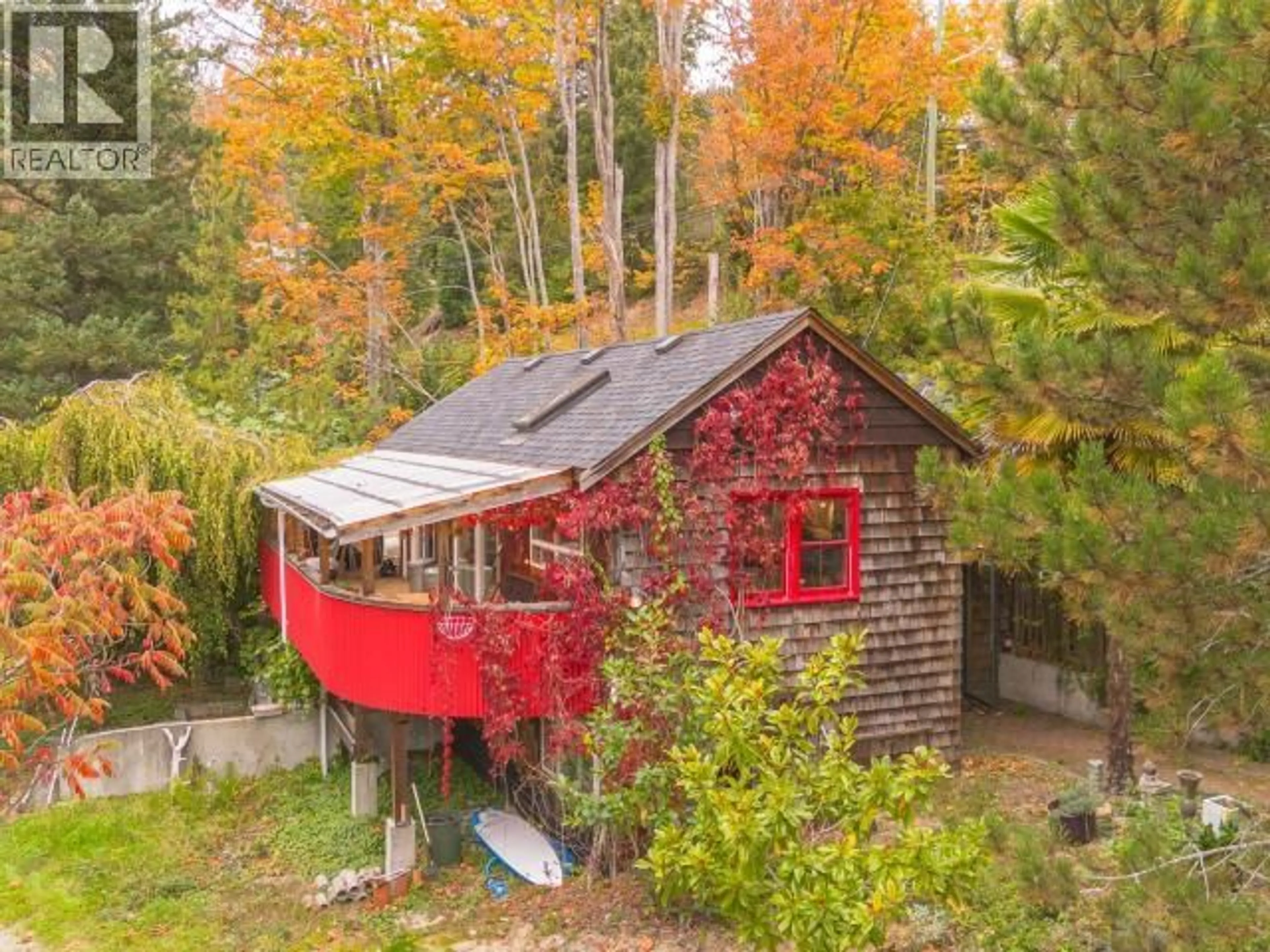 A pic from outside/outdoor area/front of a property/back of a property/a pic from drone, unknown for 7160 CRANBERRY STREET, Powell River British Columbia V8A3Z8