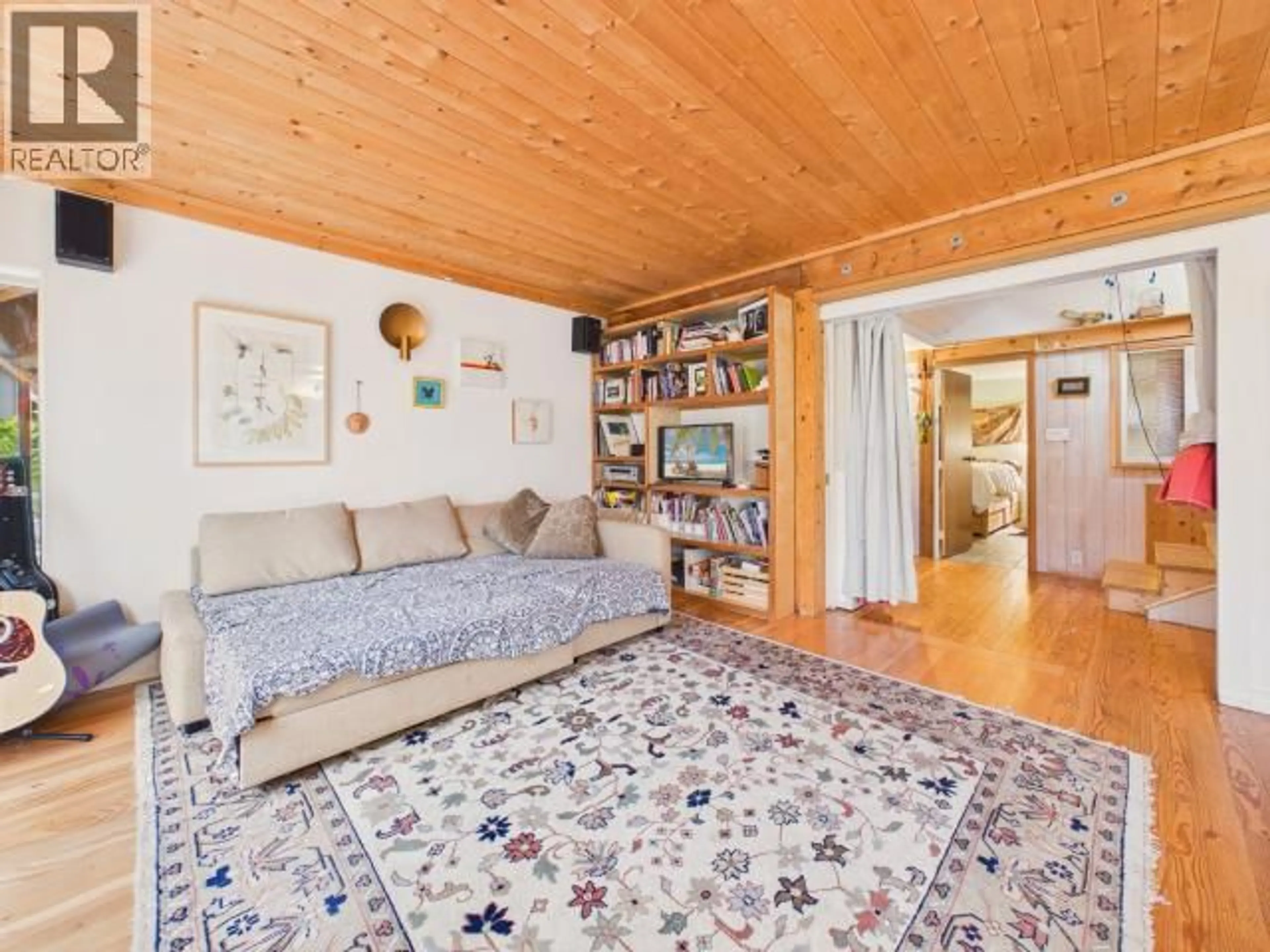 Living room with furniture, wood/laminate floor for 7160 CRANBERRY STREET, Powell River British Columbia V8A3Z8