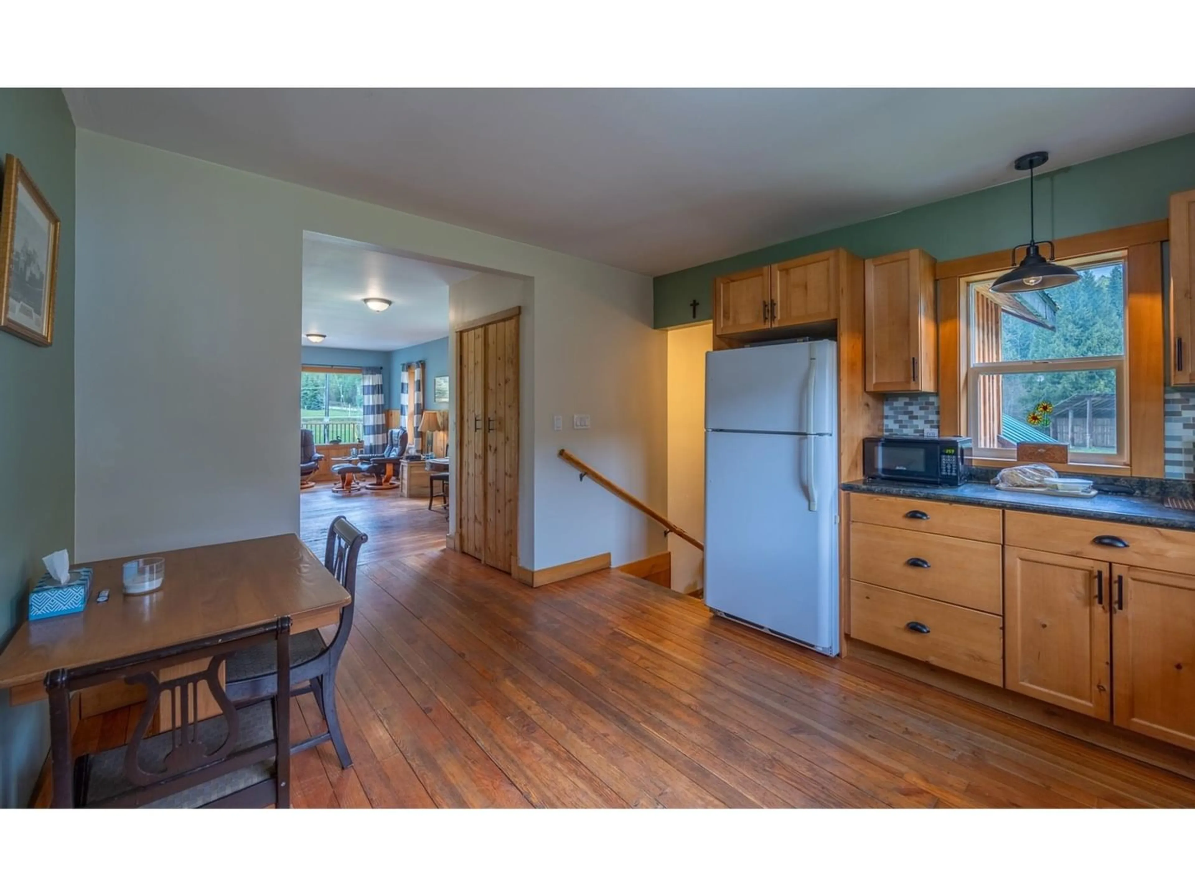 Open concept kitchen for 1097 LAKEVIEW ARROW CREEK Road, Creston British Columbia V0B1G1