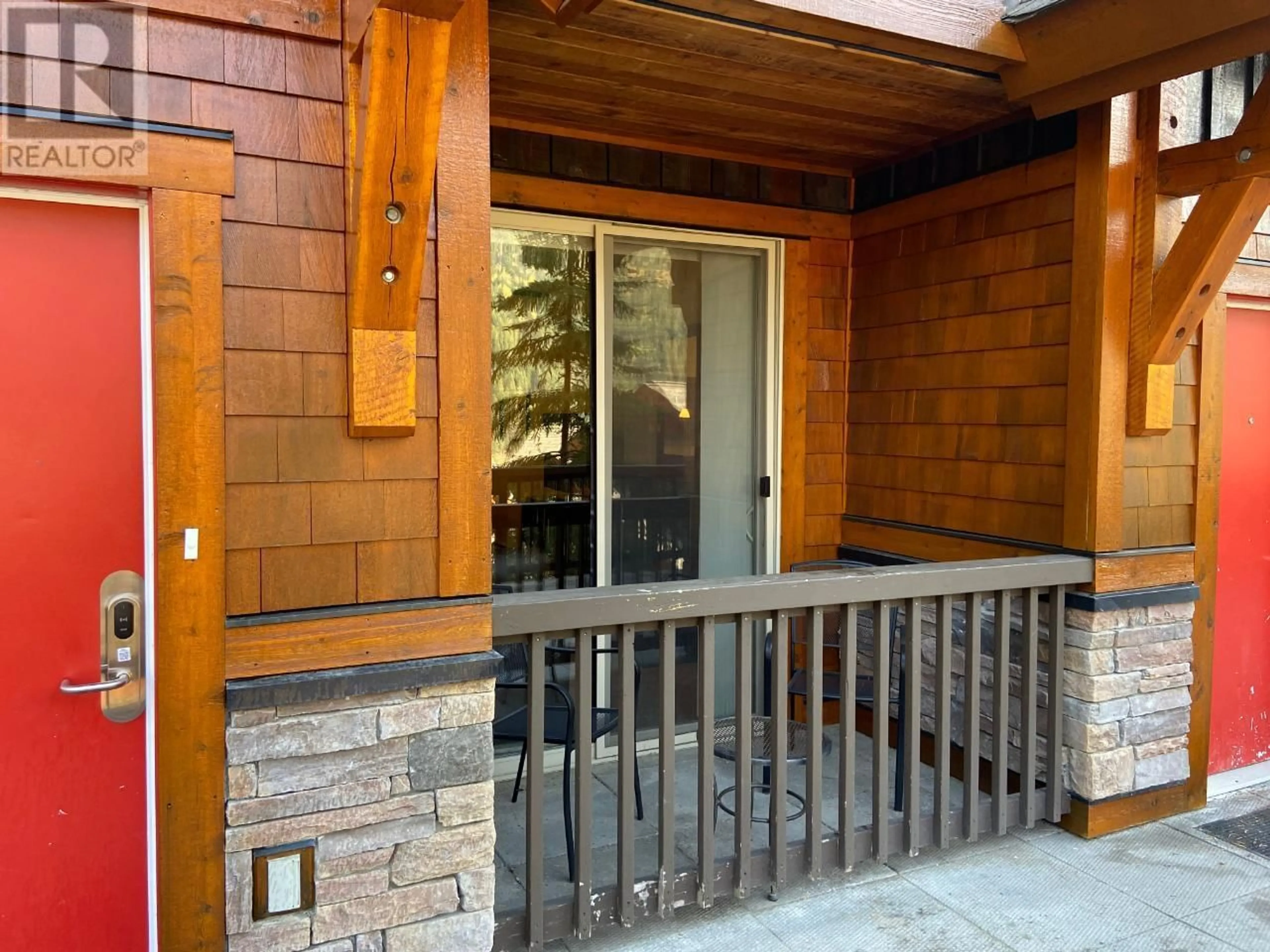 Indoor entryway, wood floors for 2049 SUMMIT Drive Unit# 214D, Panorama British Columbia V0A1T0