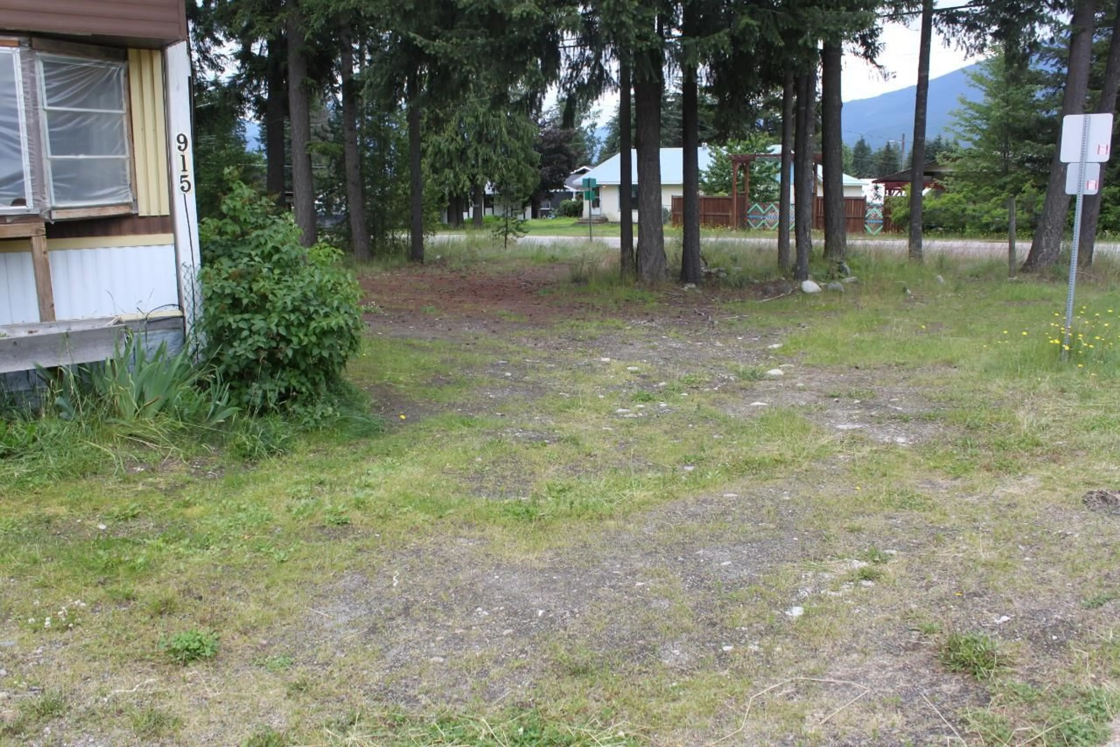 Fenced yard for 915 HIGHWAY 23, Nakusp British Columbia V0G1R0
