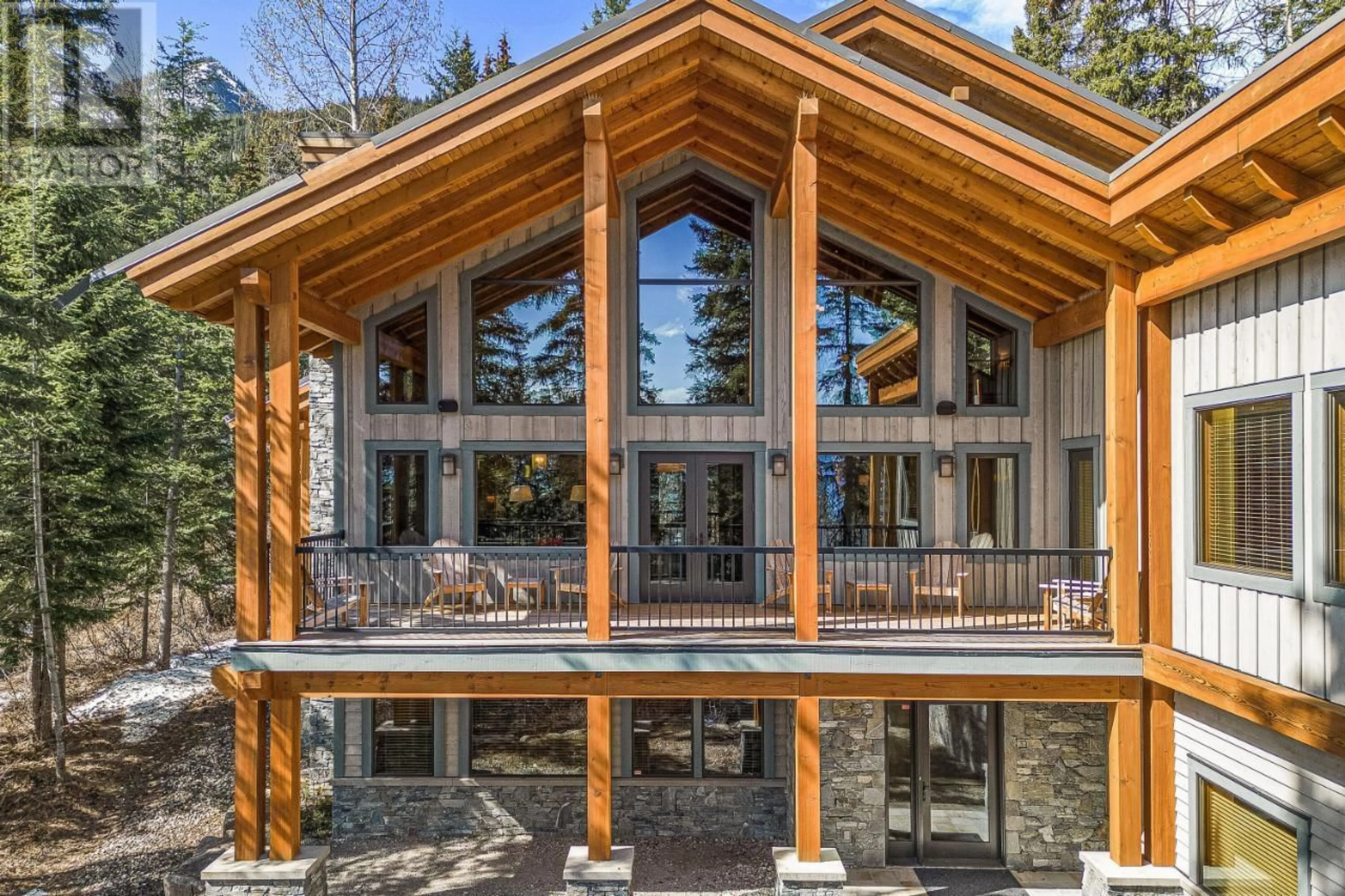 Indoor foyer for 1602 THOMPSON CRESCENT, Golden British Columbia V0A1H2