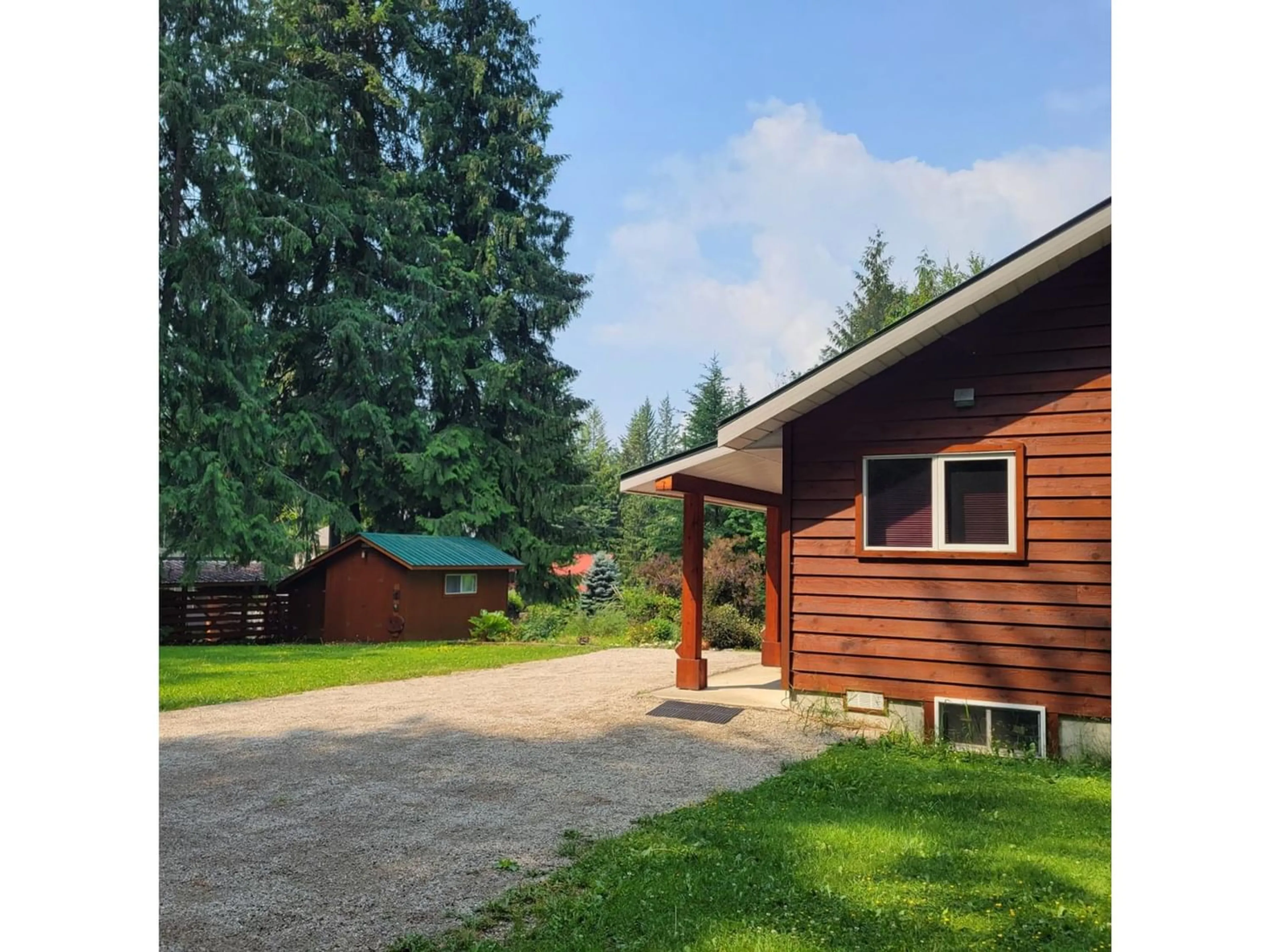 Outside view for 436 BAYVIEW ROAD, Nakusp British Columbia V0G1R1