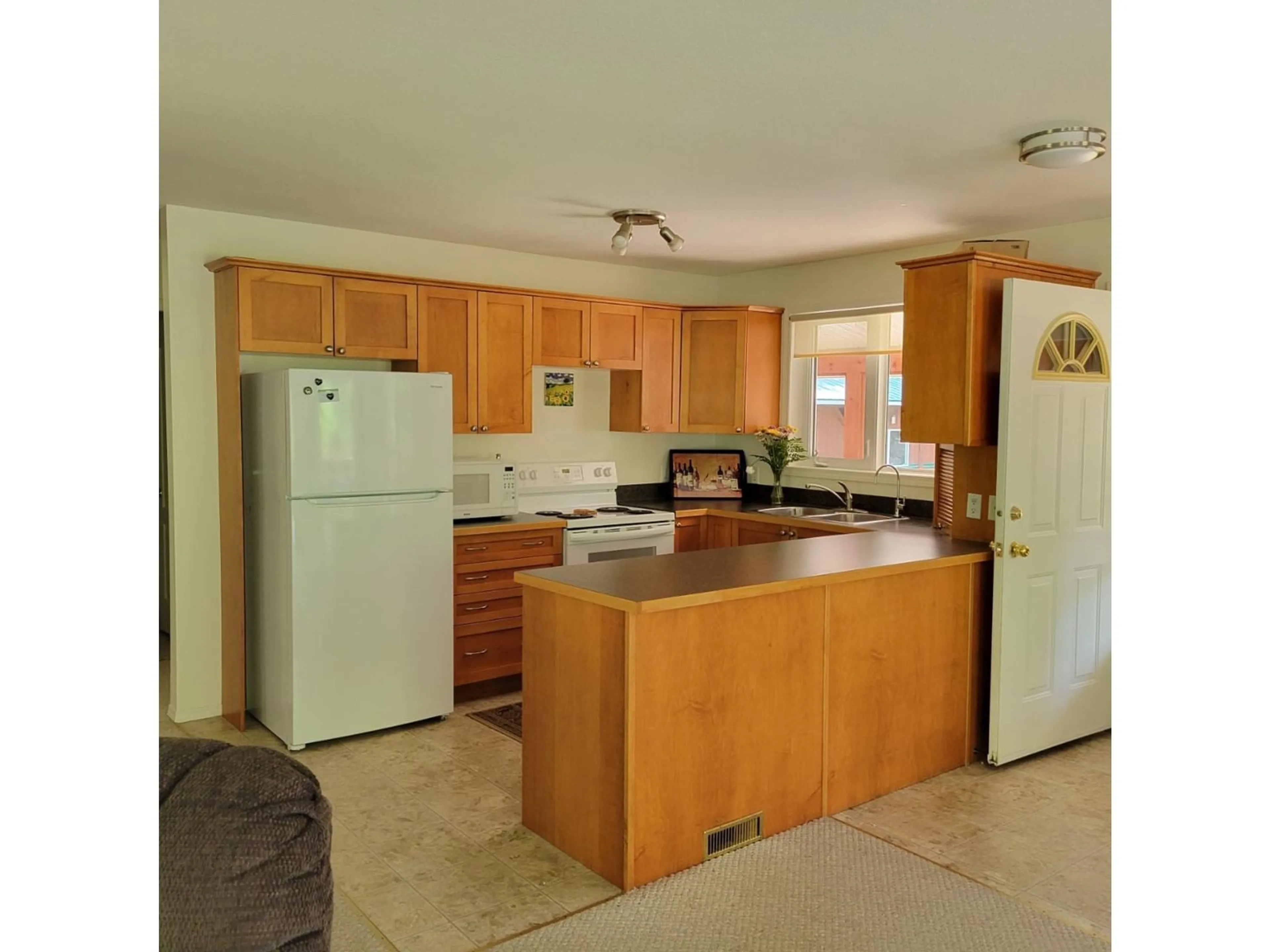 Kitchen, wood floors, cottage for 436 BAYVIEW Road, Nakusp British Columbia V0G1R1