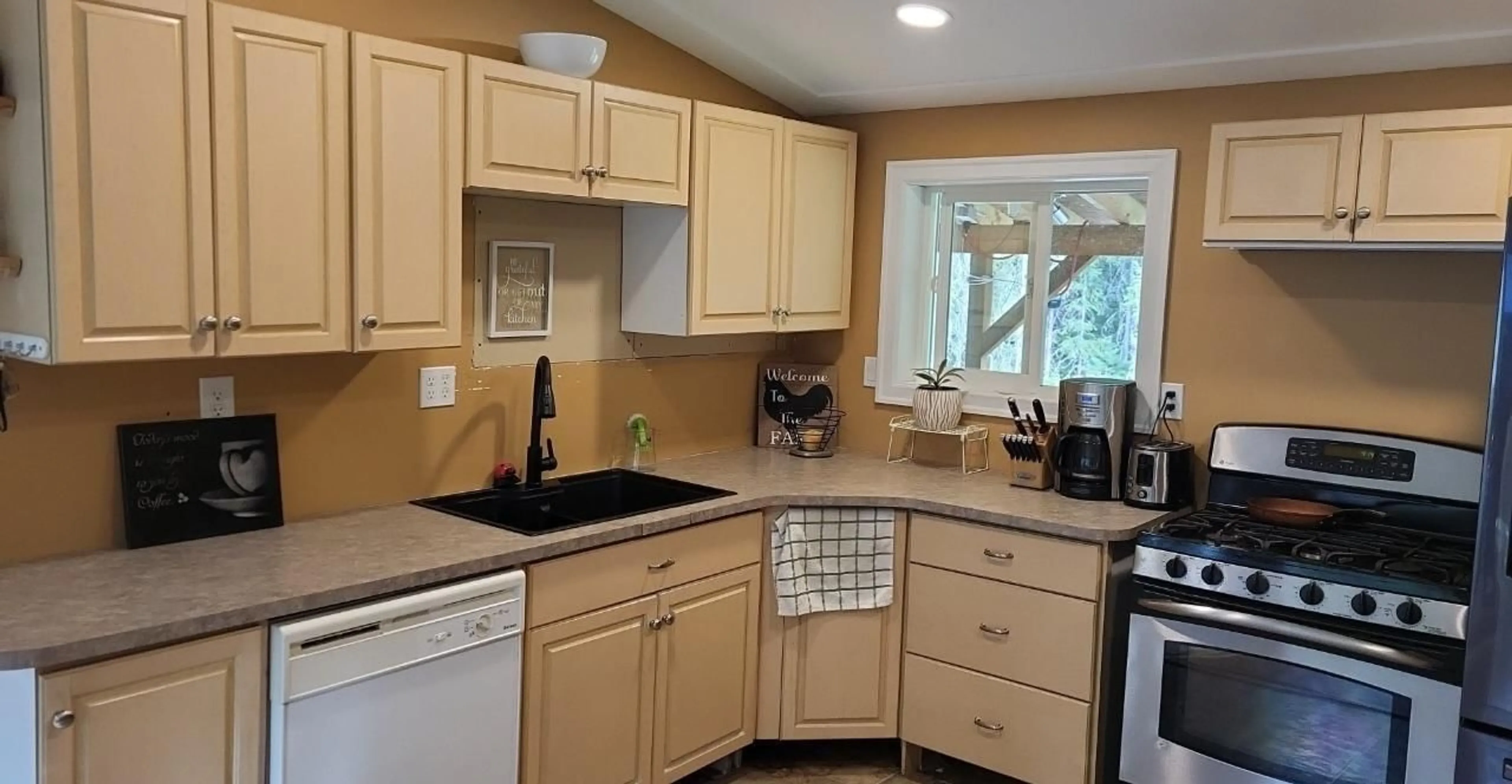 Standard kitchen, wood floors, cottage for 225 BARNES CREEK FOREST SERVICE Road, Edgewood British Columbia V0G1J0