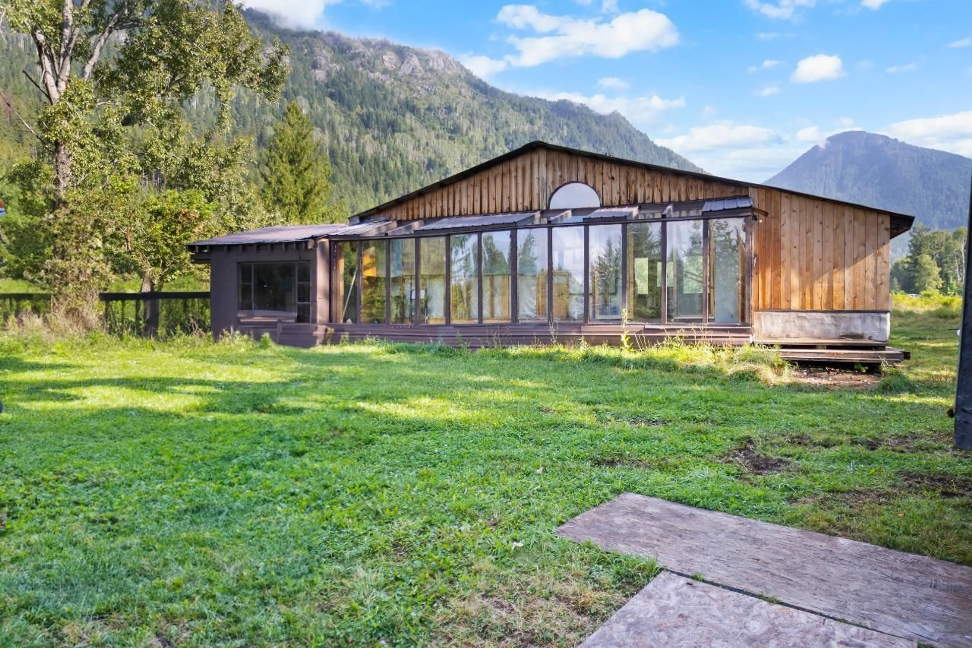 Patio for 16465 WADDS ROAD, Crawford Bay British Columbia V0B1E0