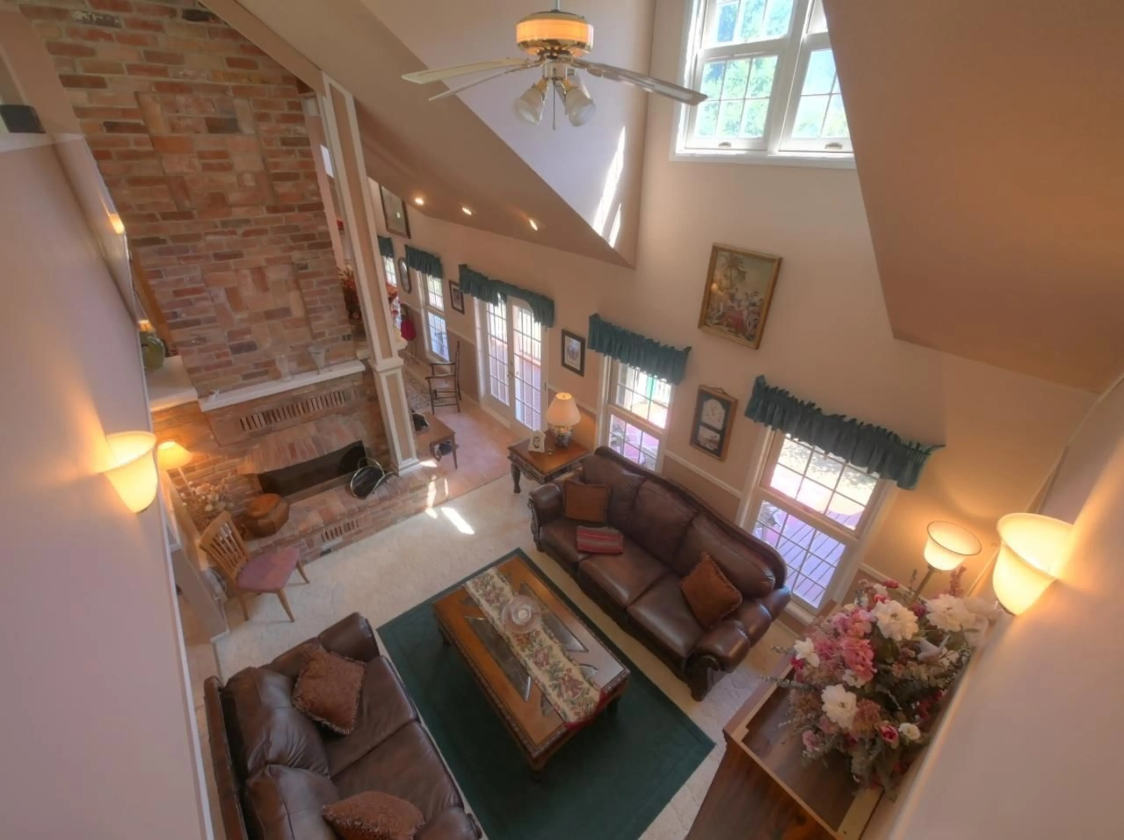 Living room, wood floors for 3531 KEIRAN Road, Nelson British Columbia V1L6T2