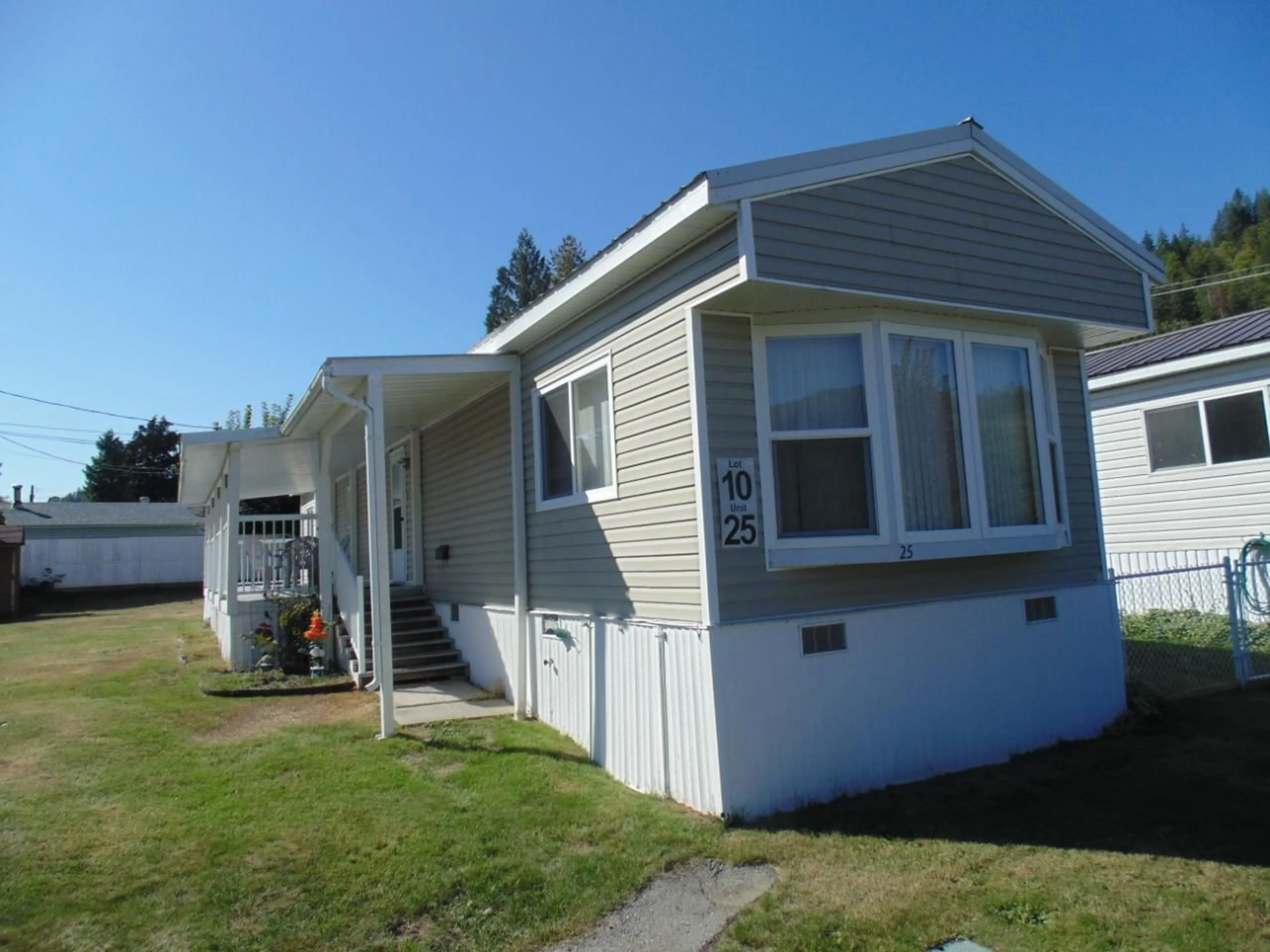 Frontside or backside of a home for 25 - 1545 COLUMBIA AVENUE, Castlegar British Columbia V1N1J1