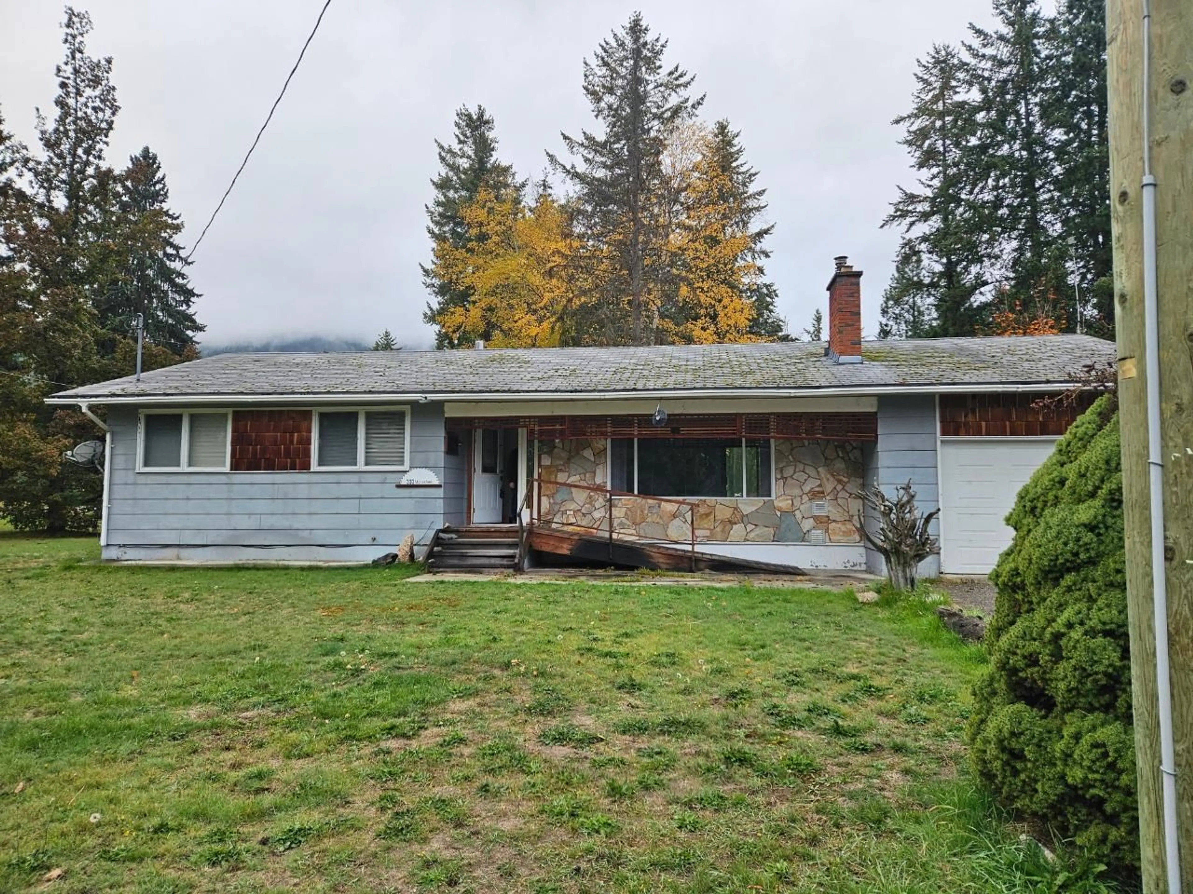 Frontside or backside of a home for 333 MONASHEE AVENUE, Edgewood British Columbia V0G1J0