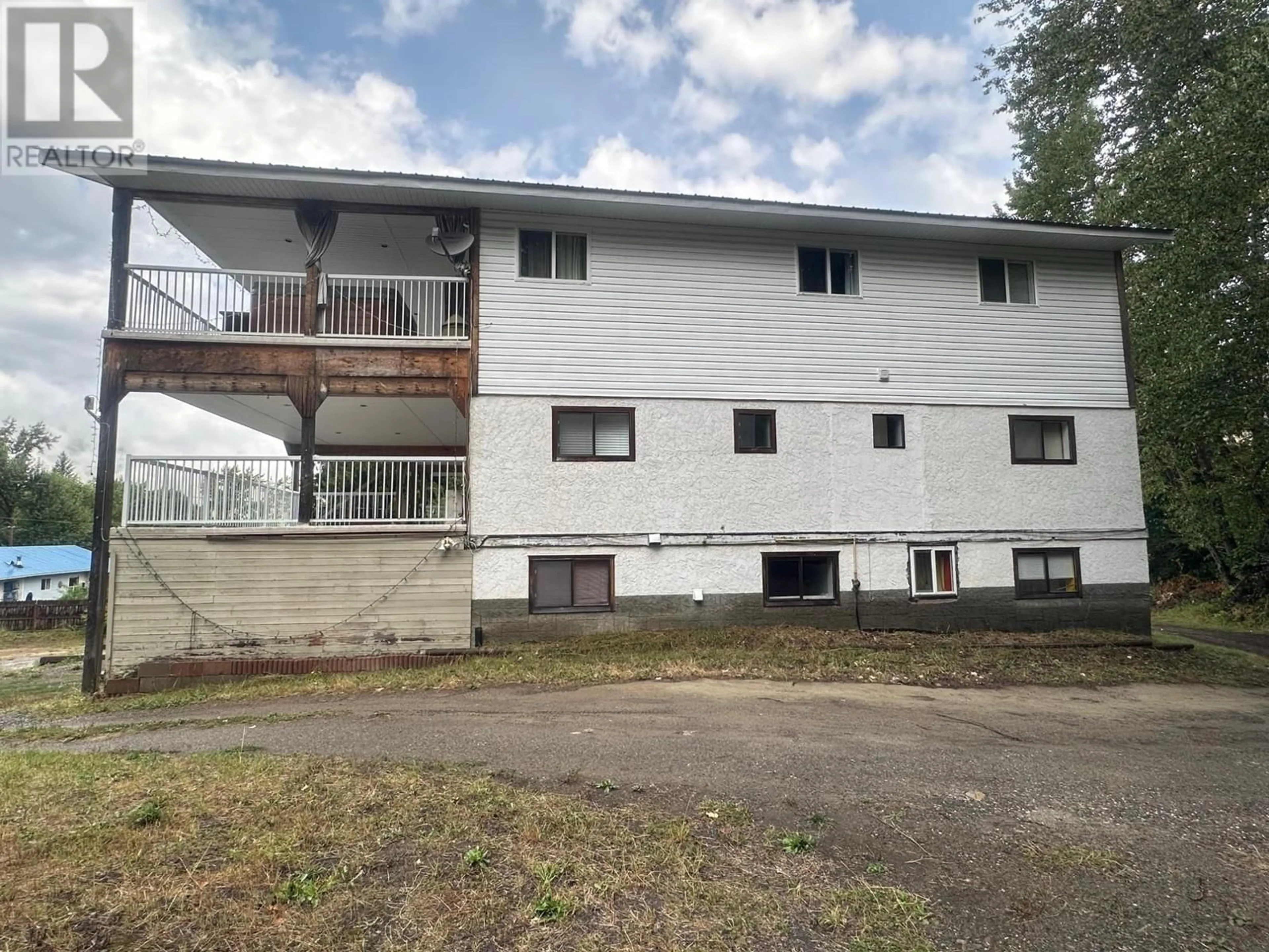 A pic from outside/outdoor area/front of a property/back of a property/a pic from drone, building for 319 NEWMAN STREET, Kitchener British Columbia V0B1W1