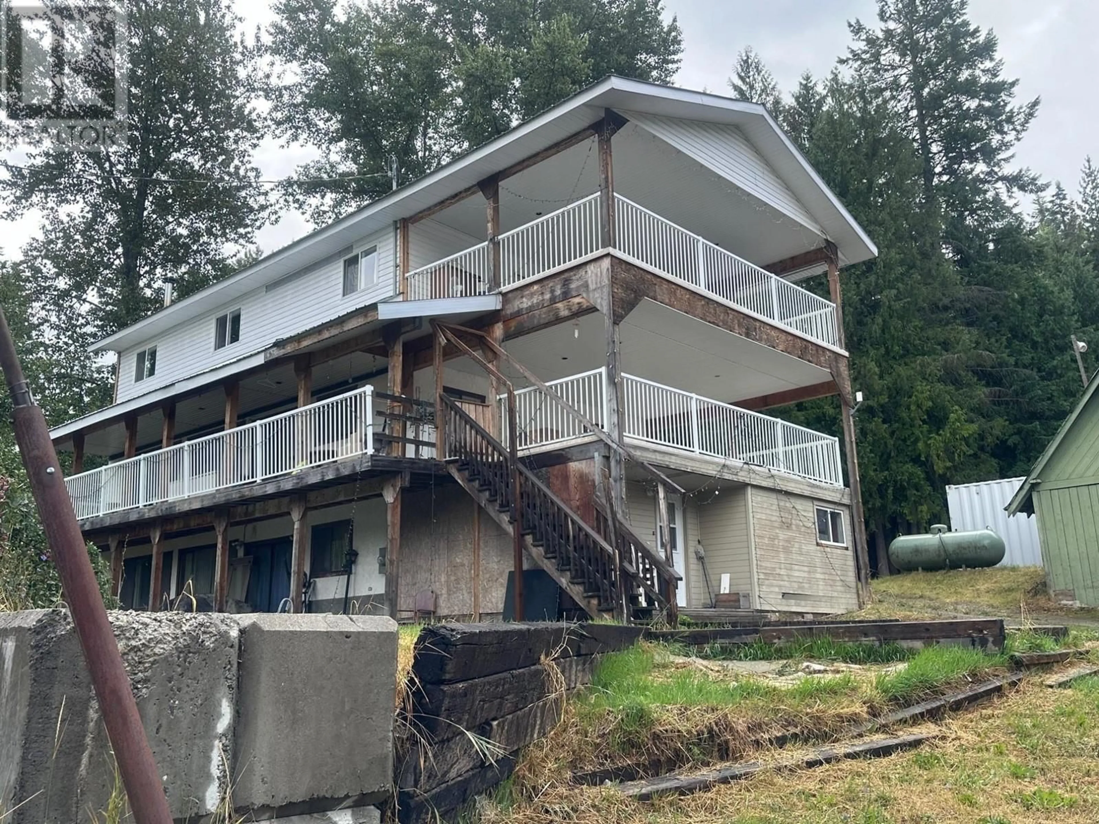 Unknown for 319 NEWMAN STREET, Kitchener British Columbia V0B1W1