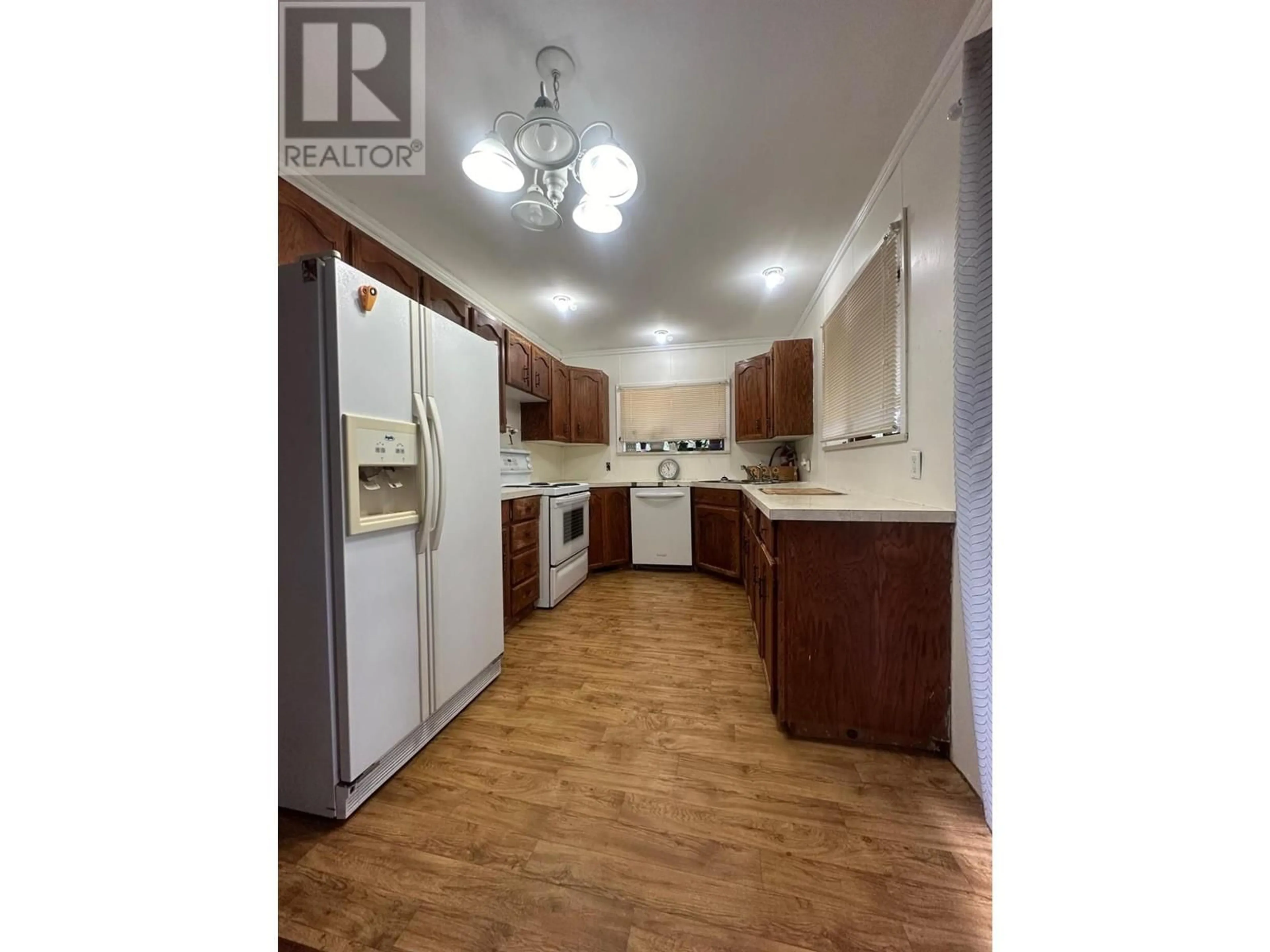 Standard kitchen, wood/laminate floor for 319 NEWMAN STREET, Kitchener British Columbia V0B1W1