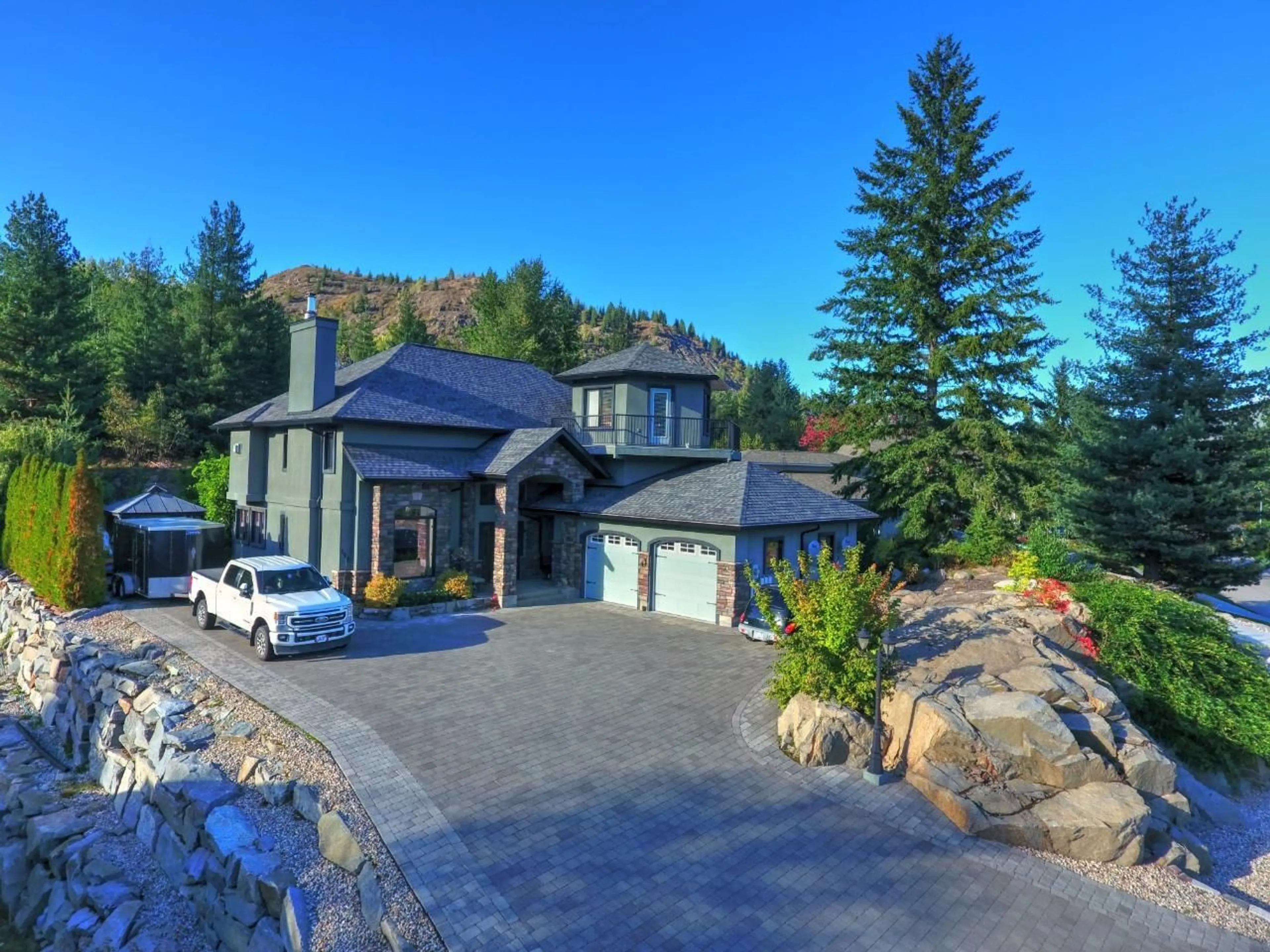 Frontside or backside of a home, cottage for 537 BLAKE Court, Trail British Columbia V1R4V9