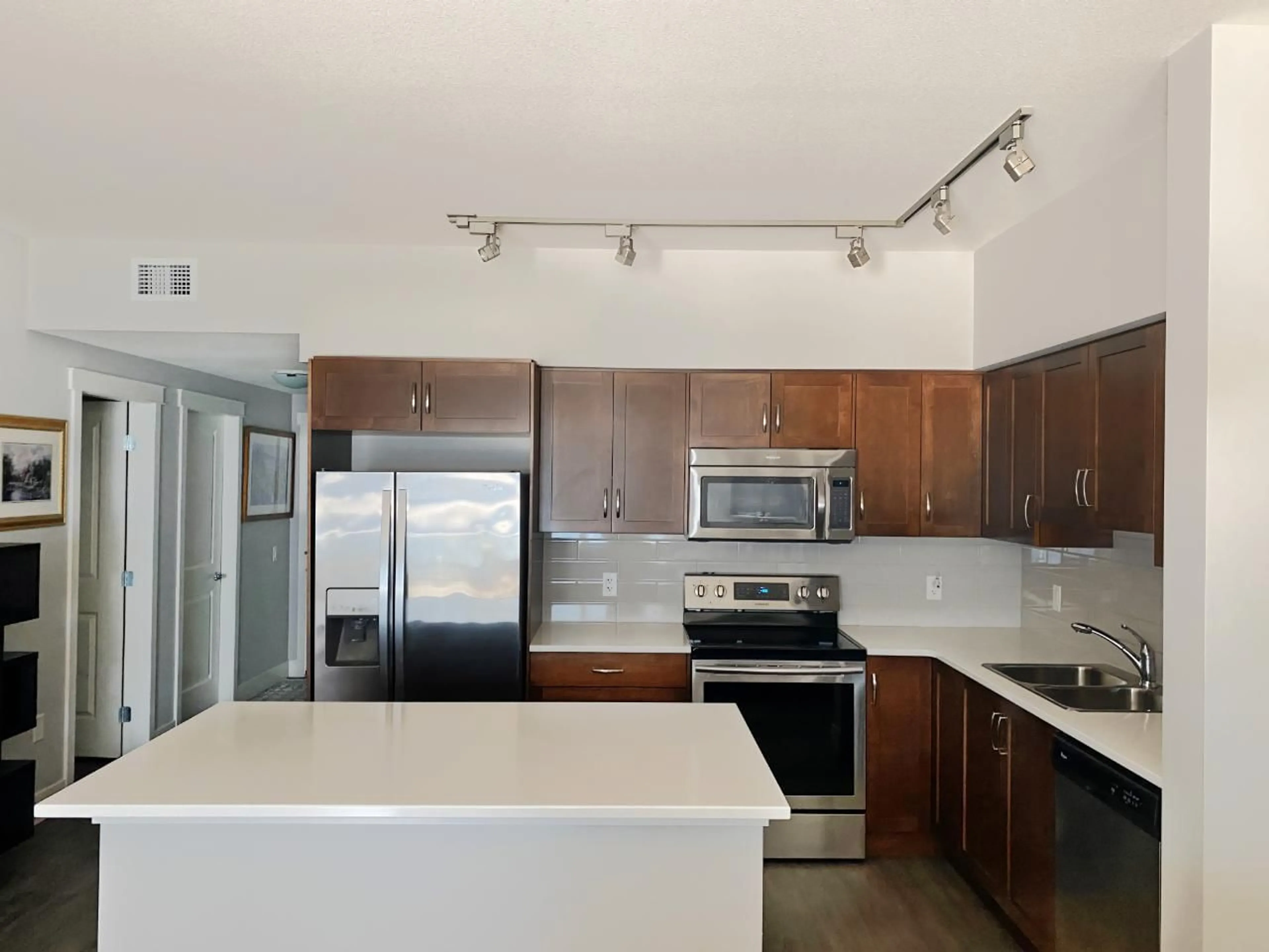 Standard kitchen for 212 - 5570 BROADWATER RD, Robson British Columbia V1N0A1