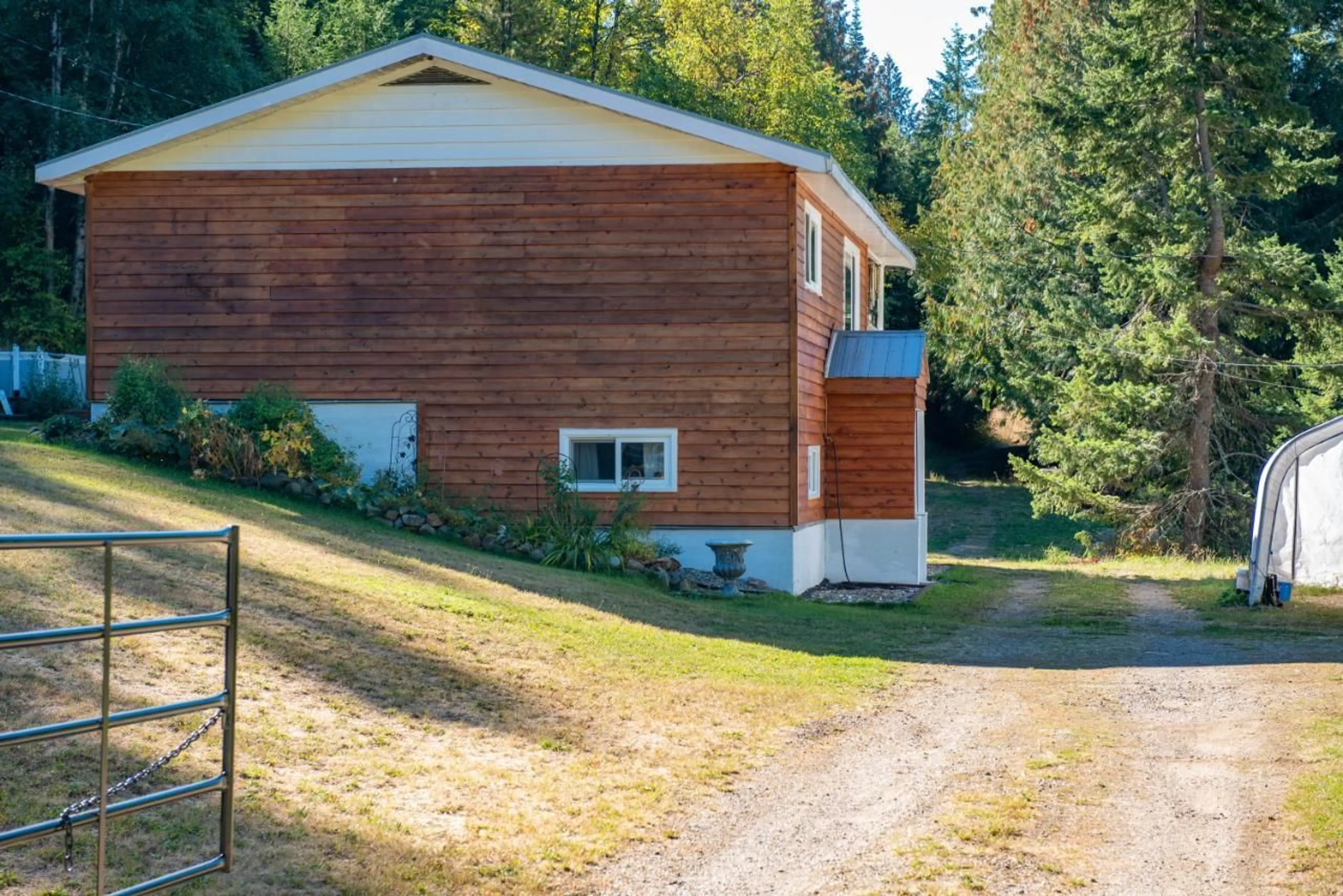 Frontside or backside of a home, cottage for 1110 22 Highway, Rossland British Columbia V0G1Y0