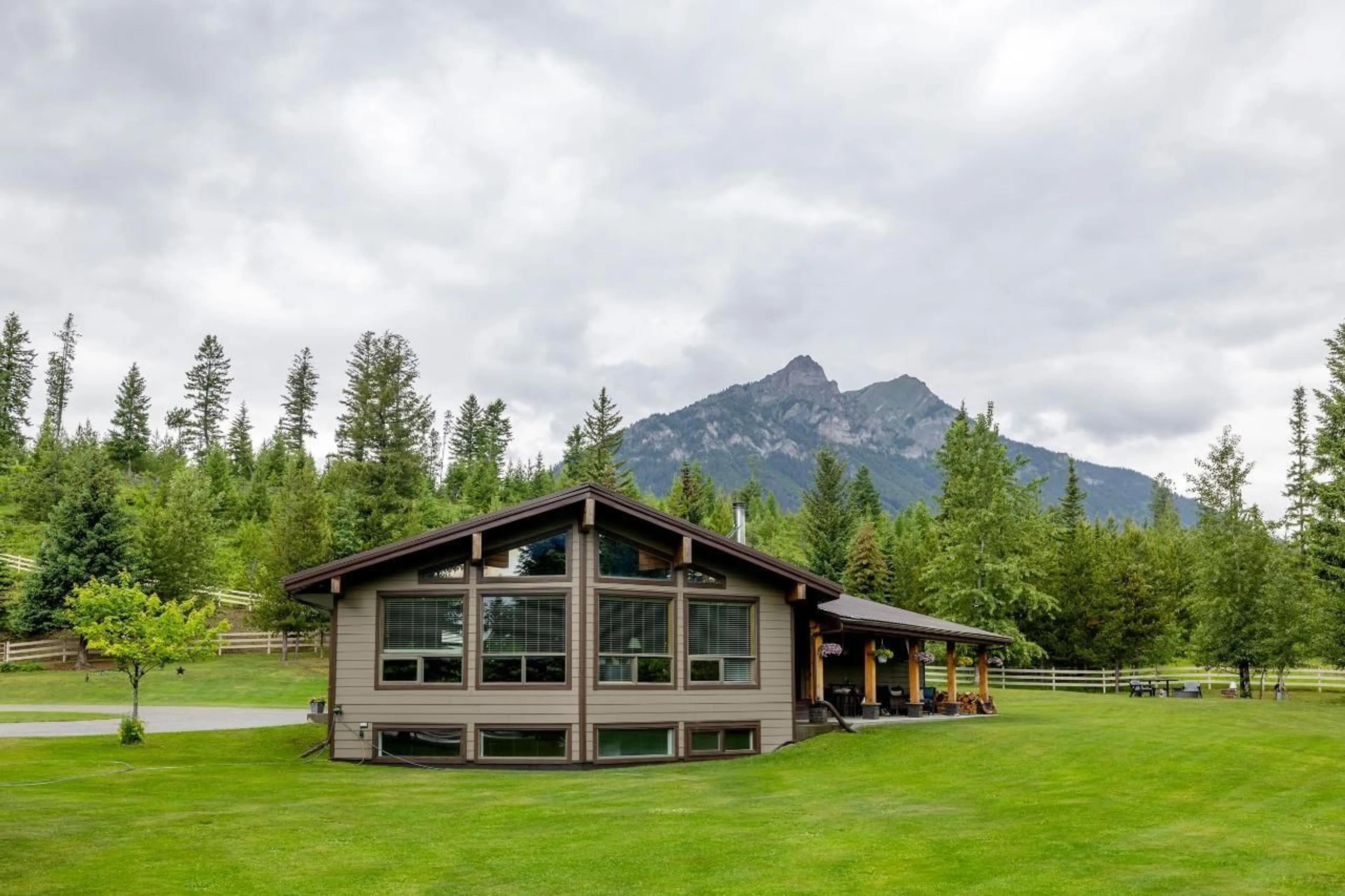 Outside view for 3000 BALMER DRIVE, Elkford British Columbia V0B1H0