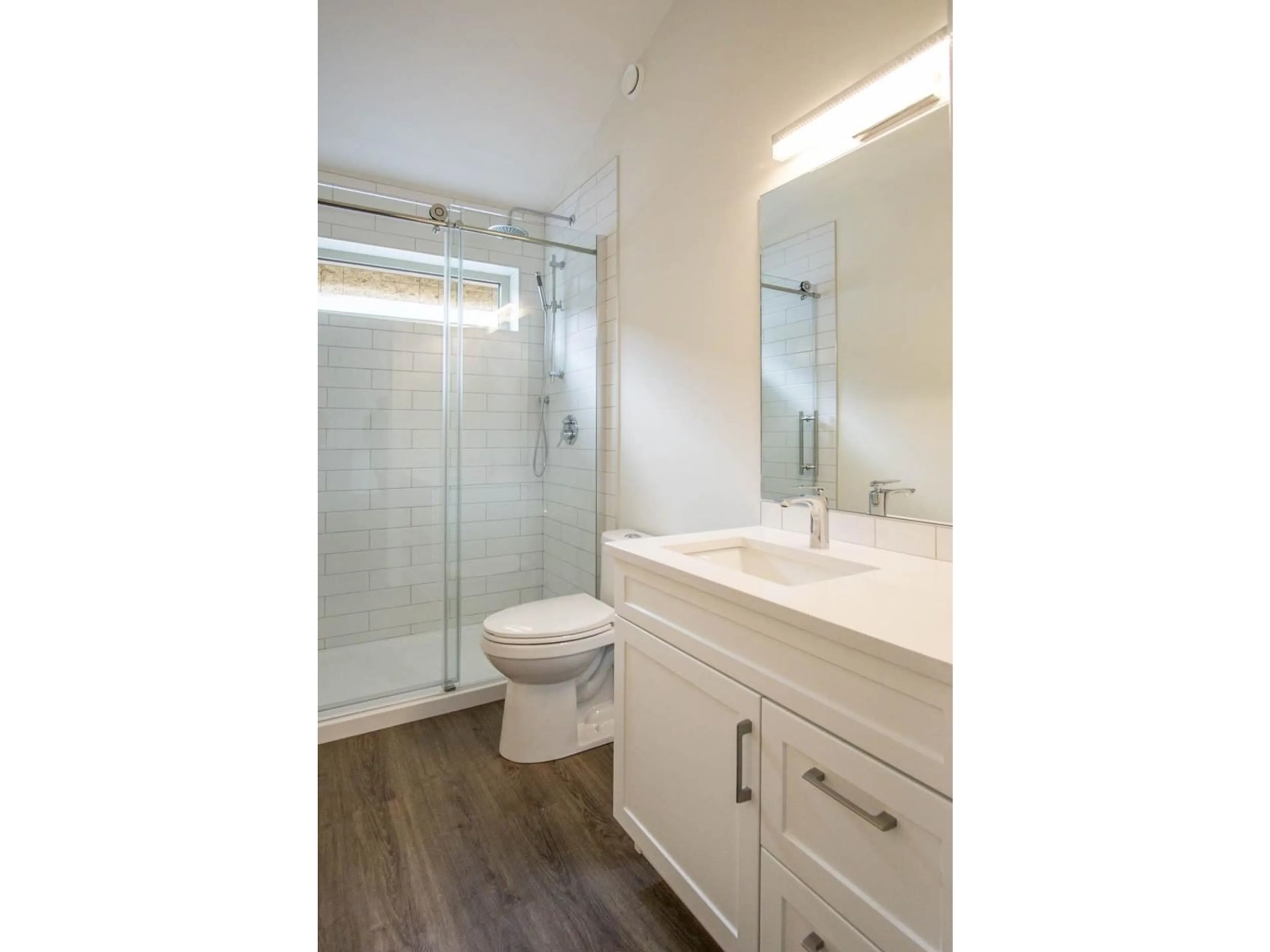 Standard bathroom, wood floors for 4926 TIMBER RIDGE Road Unit# 39, Windermere British Columbia V0B2L0