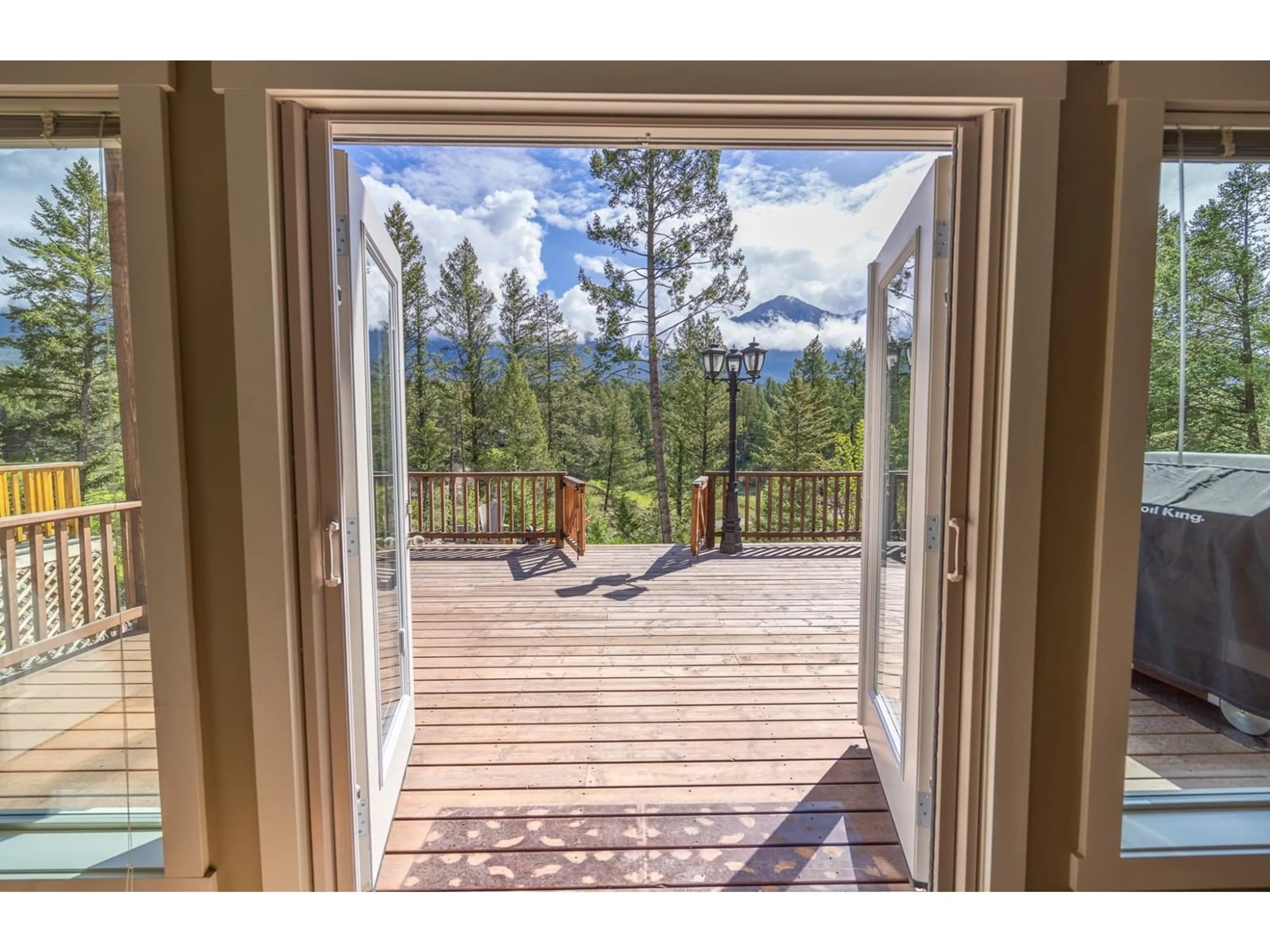 Indoor entryway, wood floors for 4868 RIVERVIEW Drive Unit# 80, Edgewater British Columbia V0A1M0