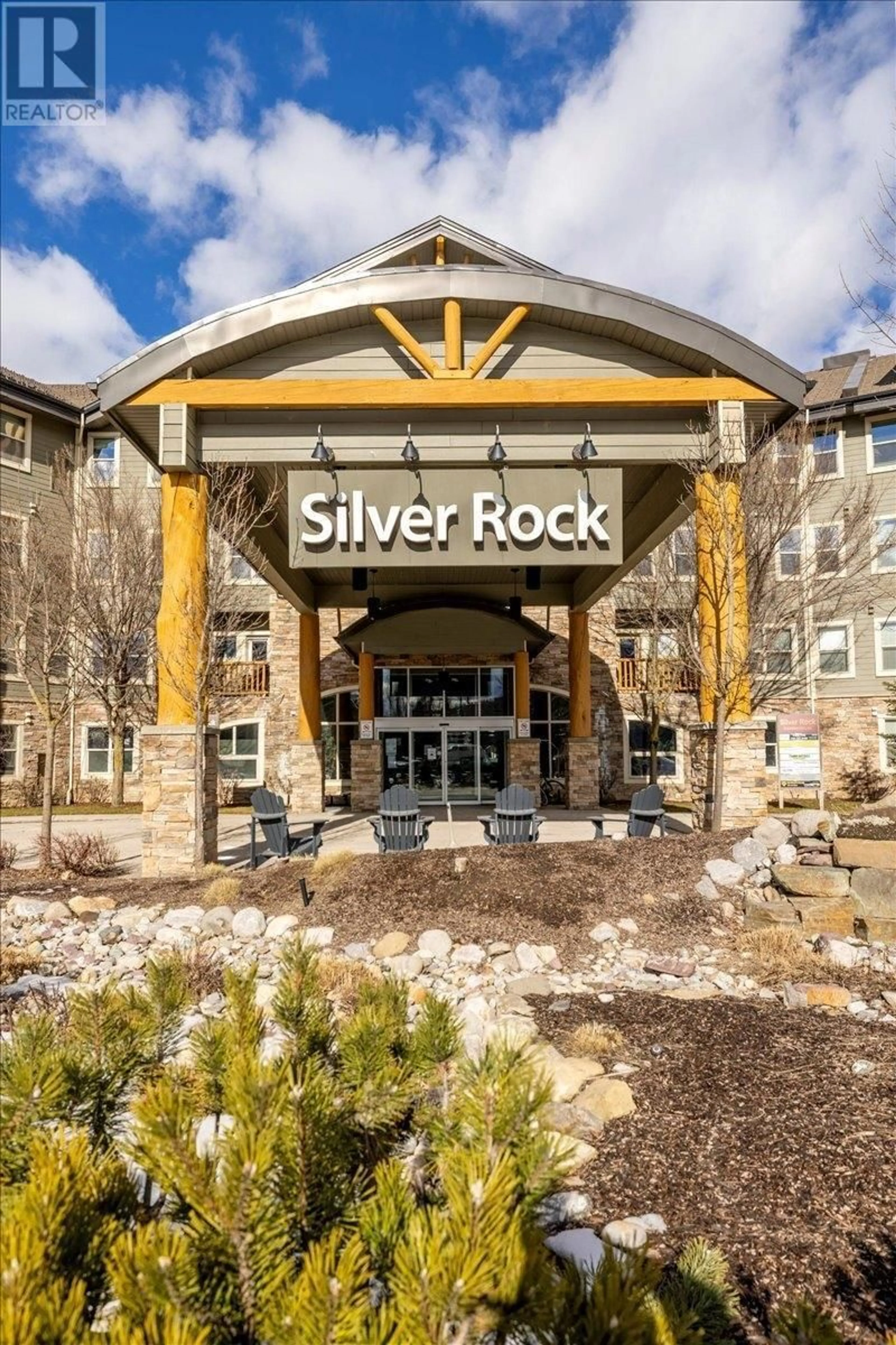 Indoor foyer for 201 - 1500 MCDONALD AVENUE, Fernie British Columbia V0B1M1