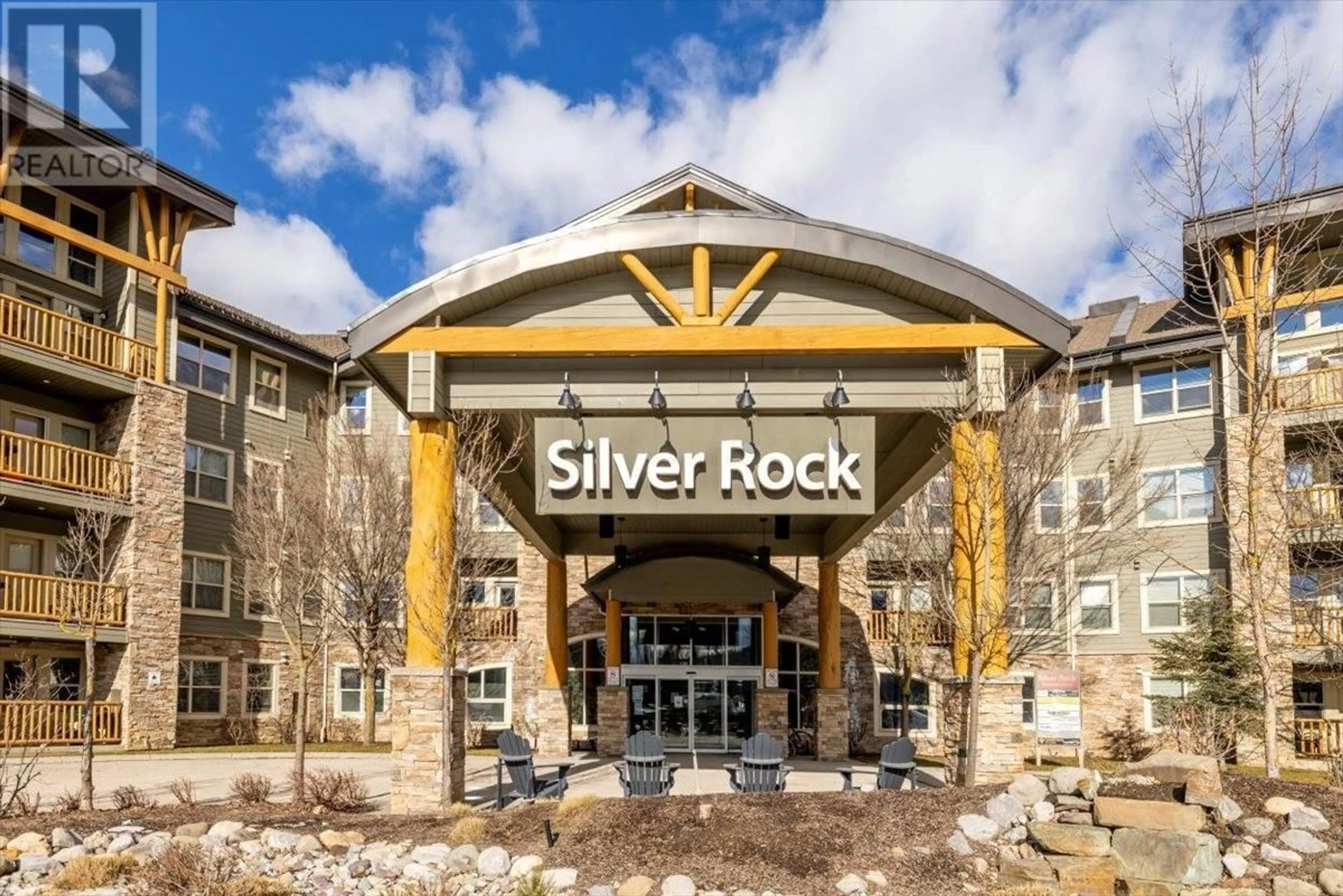 Indoor foyer for 201 - 1500 MCDONALD AVENUE, Fernie British Columbia V0B1M1